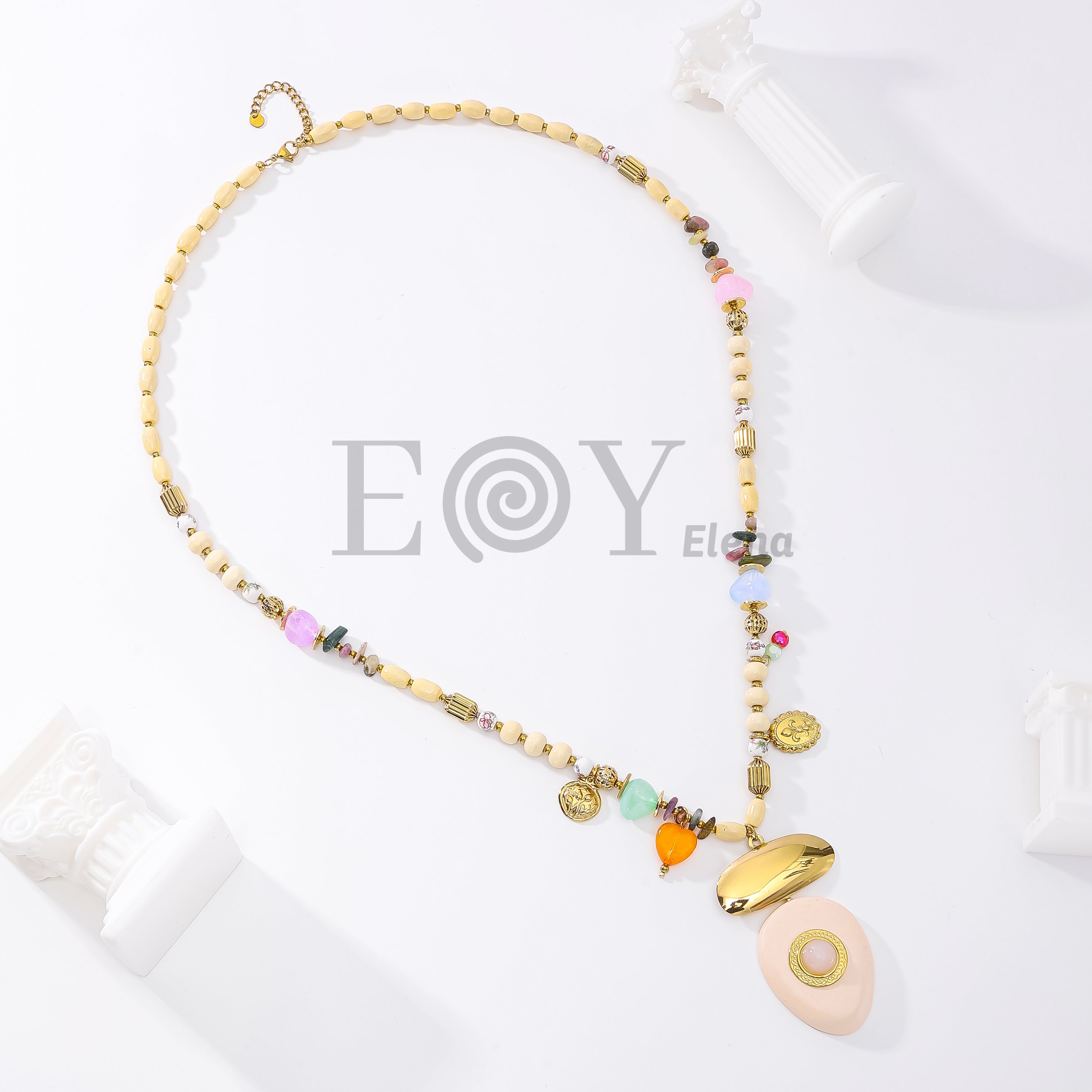 Collar con charms colores