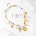 Collar beige con charms