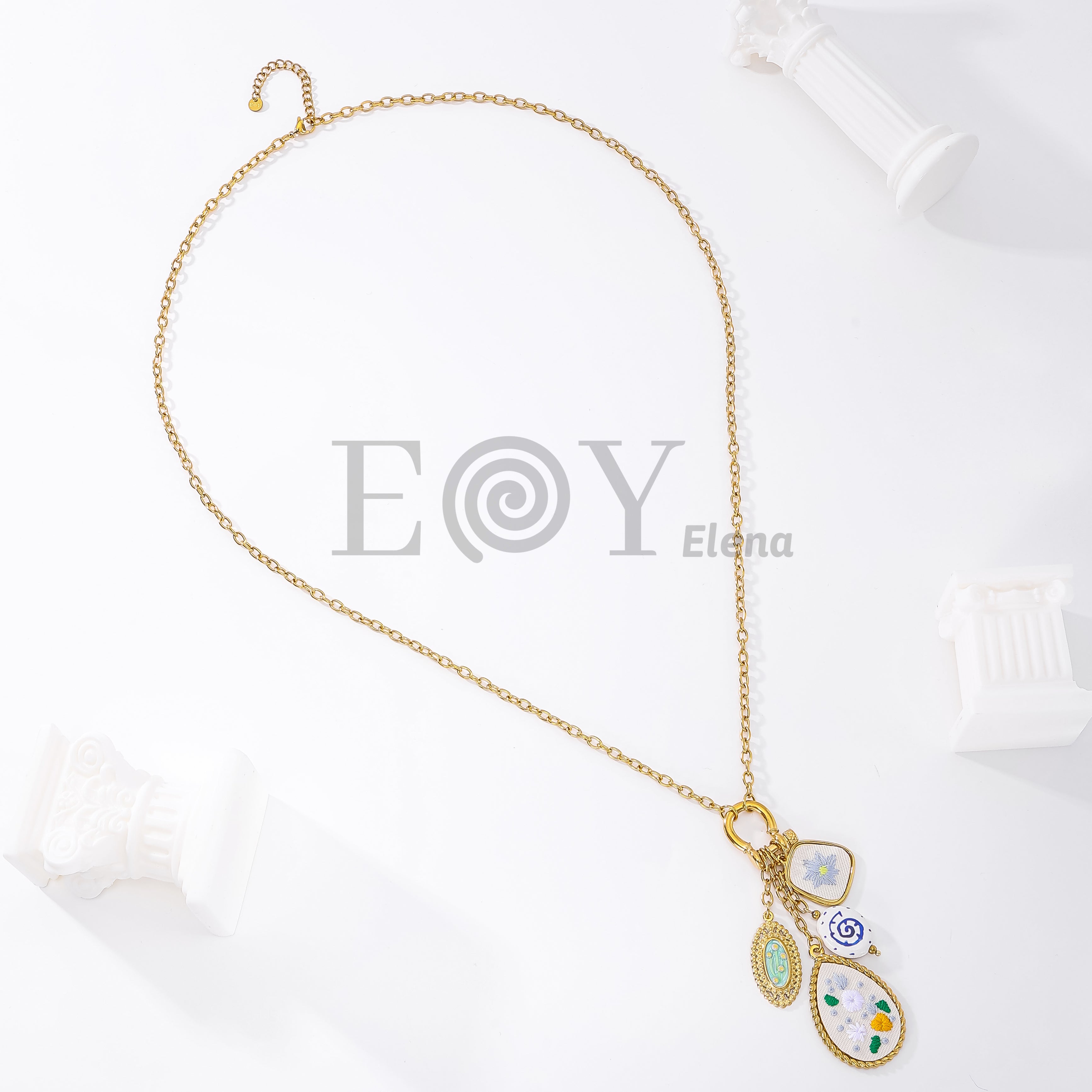 Collar cadena con charms centrales