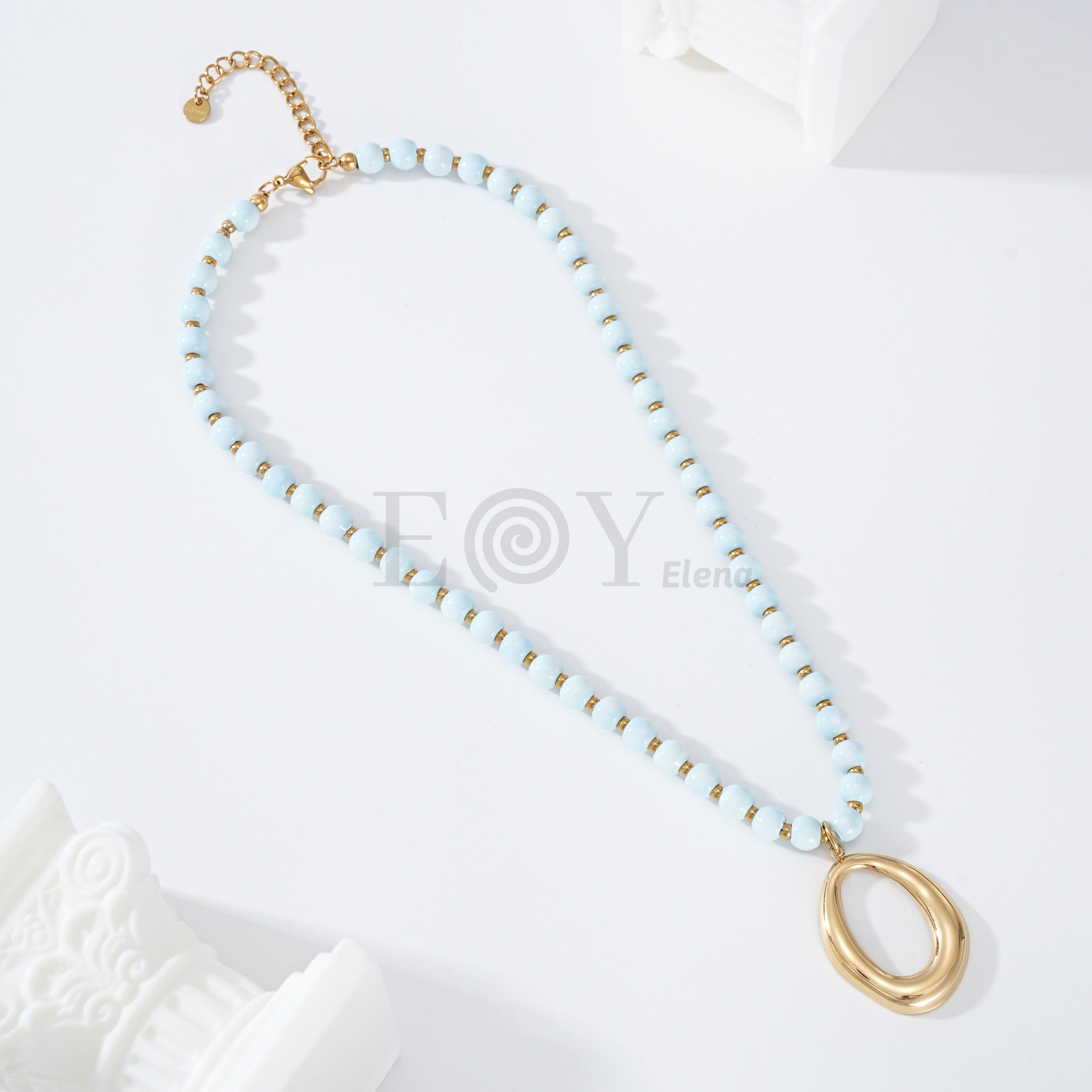 Collar con bolas y aro central