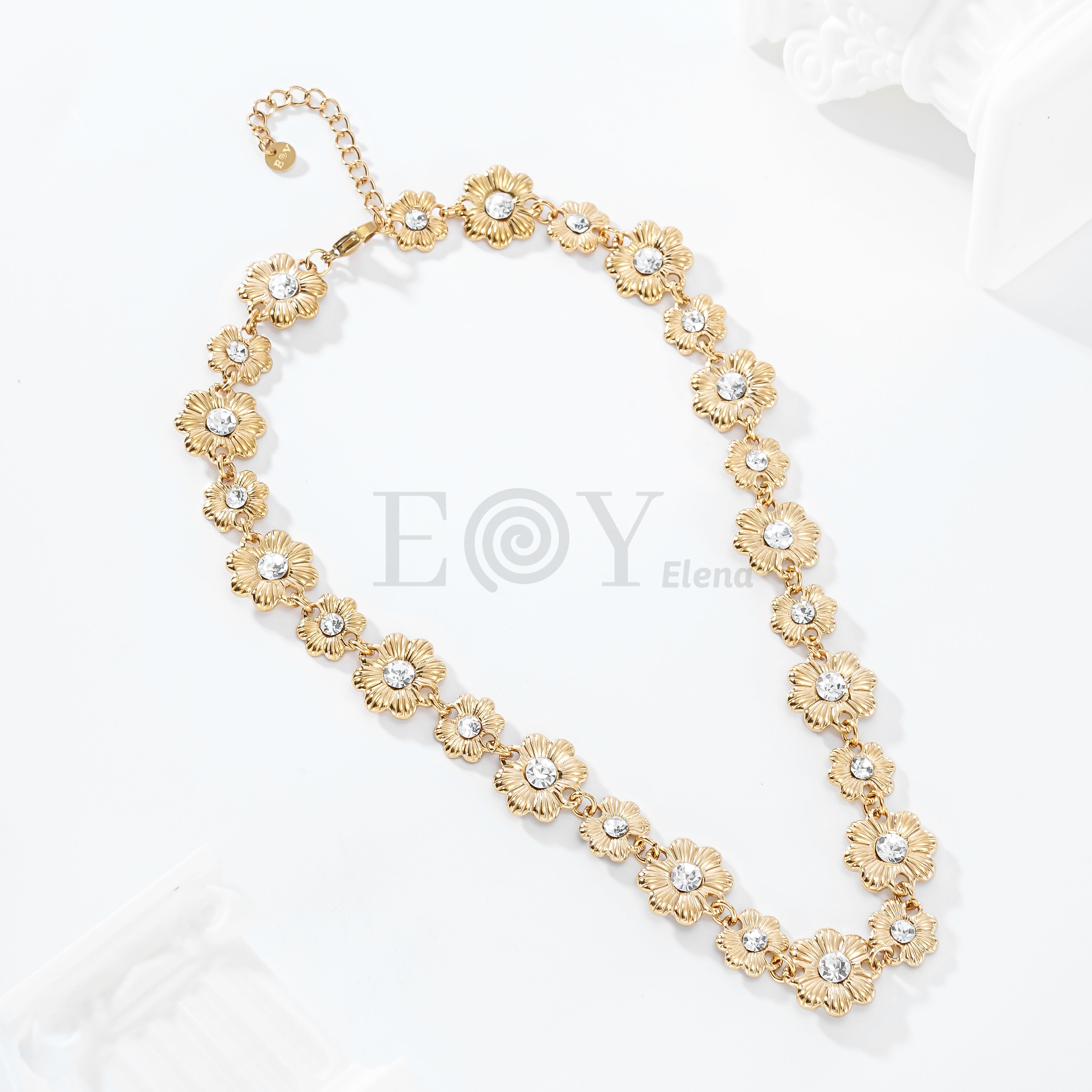 Collar flores circonitas