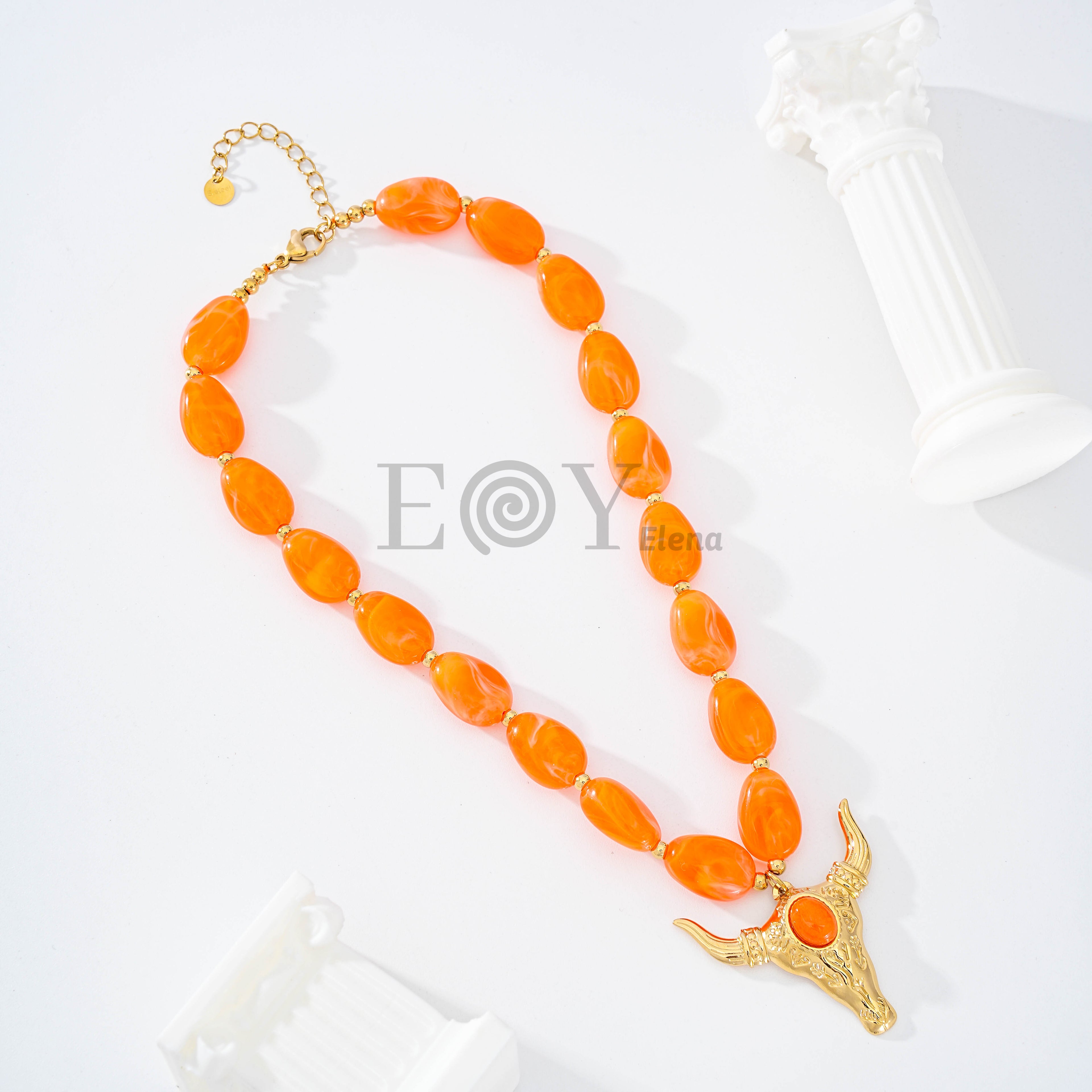 Collar piedras colores con cabeza toro