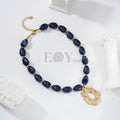 Collar de piedras con óvalo central