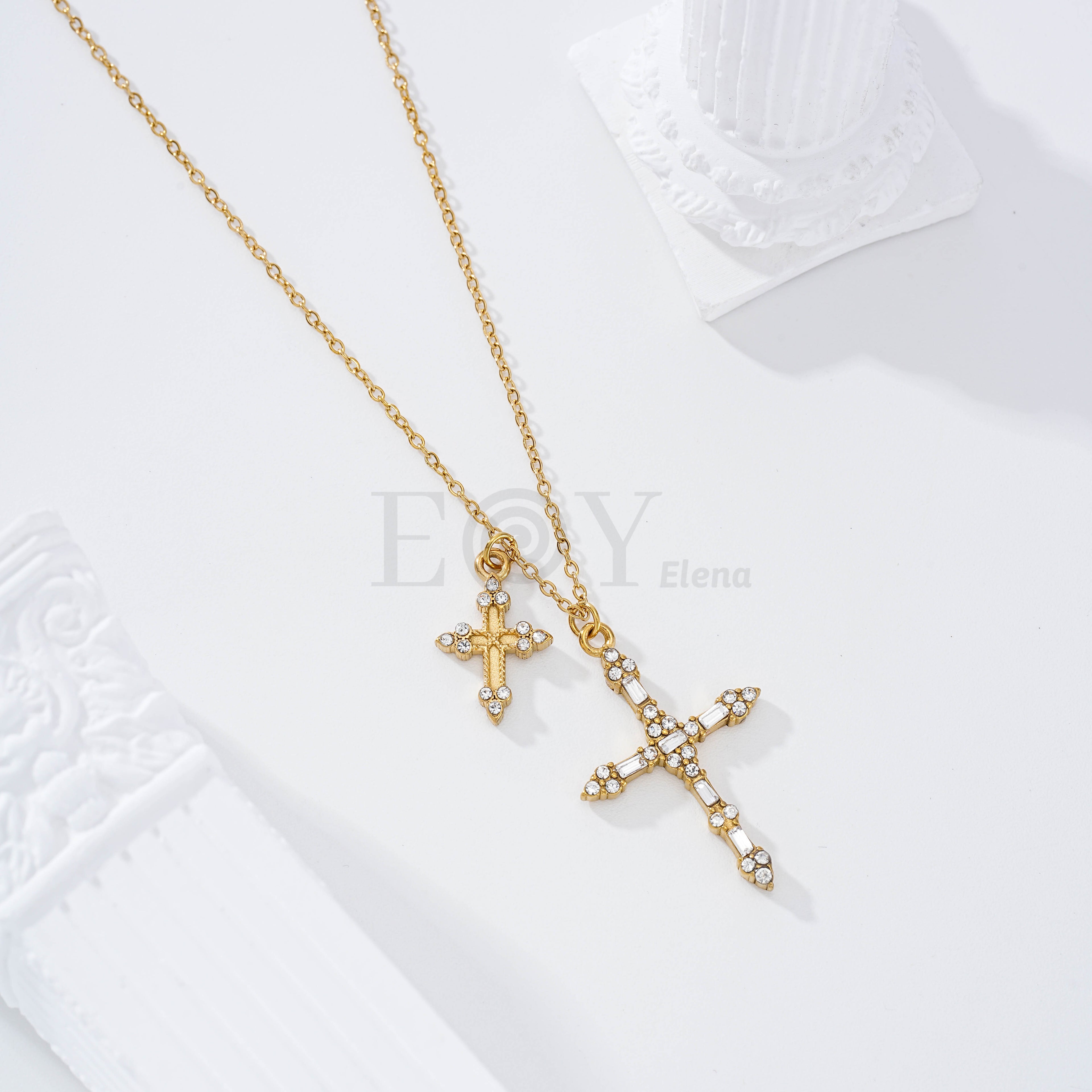 Collar doble cruz con piedra