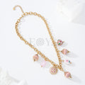 Collar con charms rosas