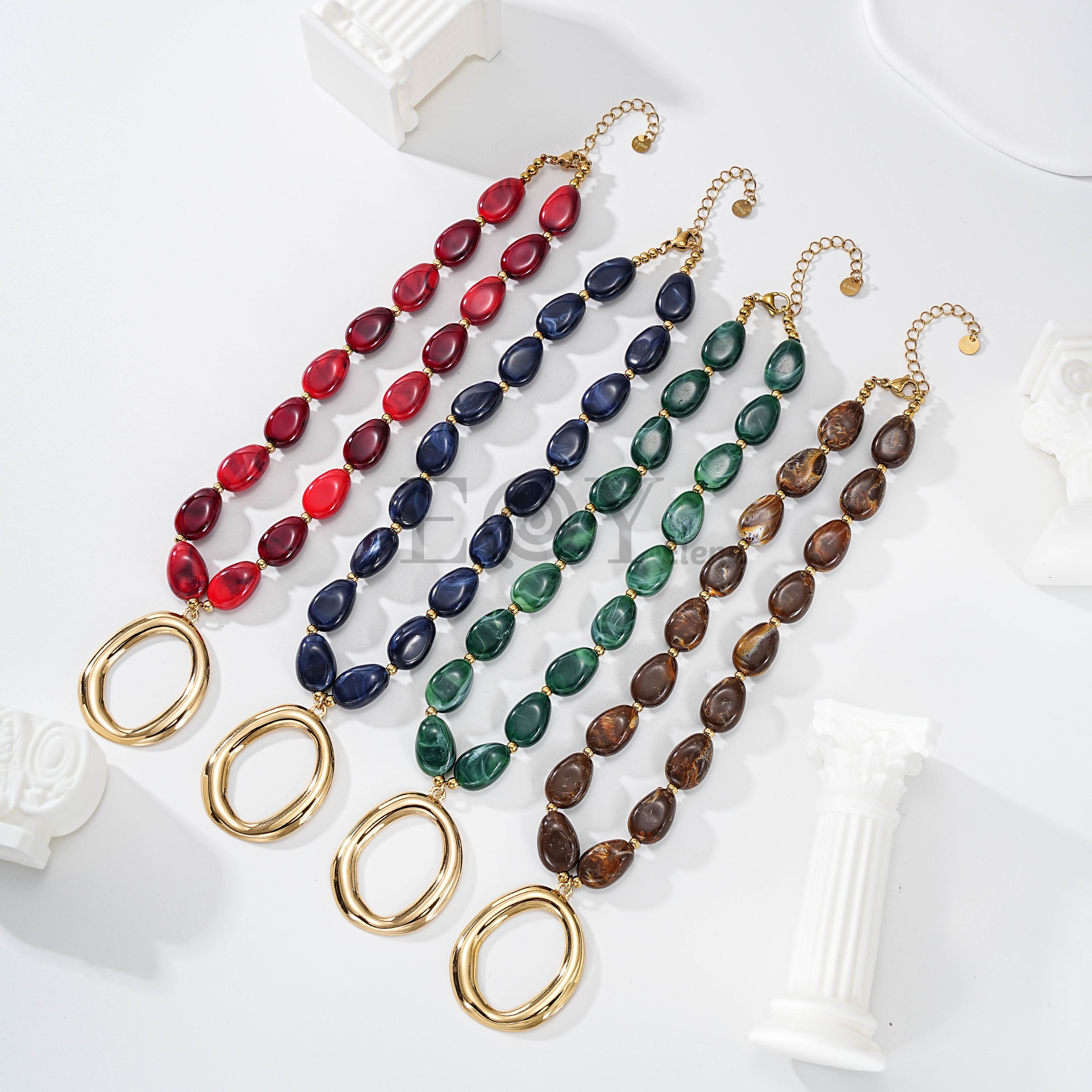 Collar de piedras con aro central