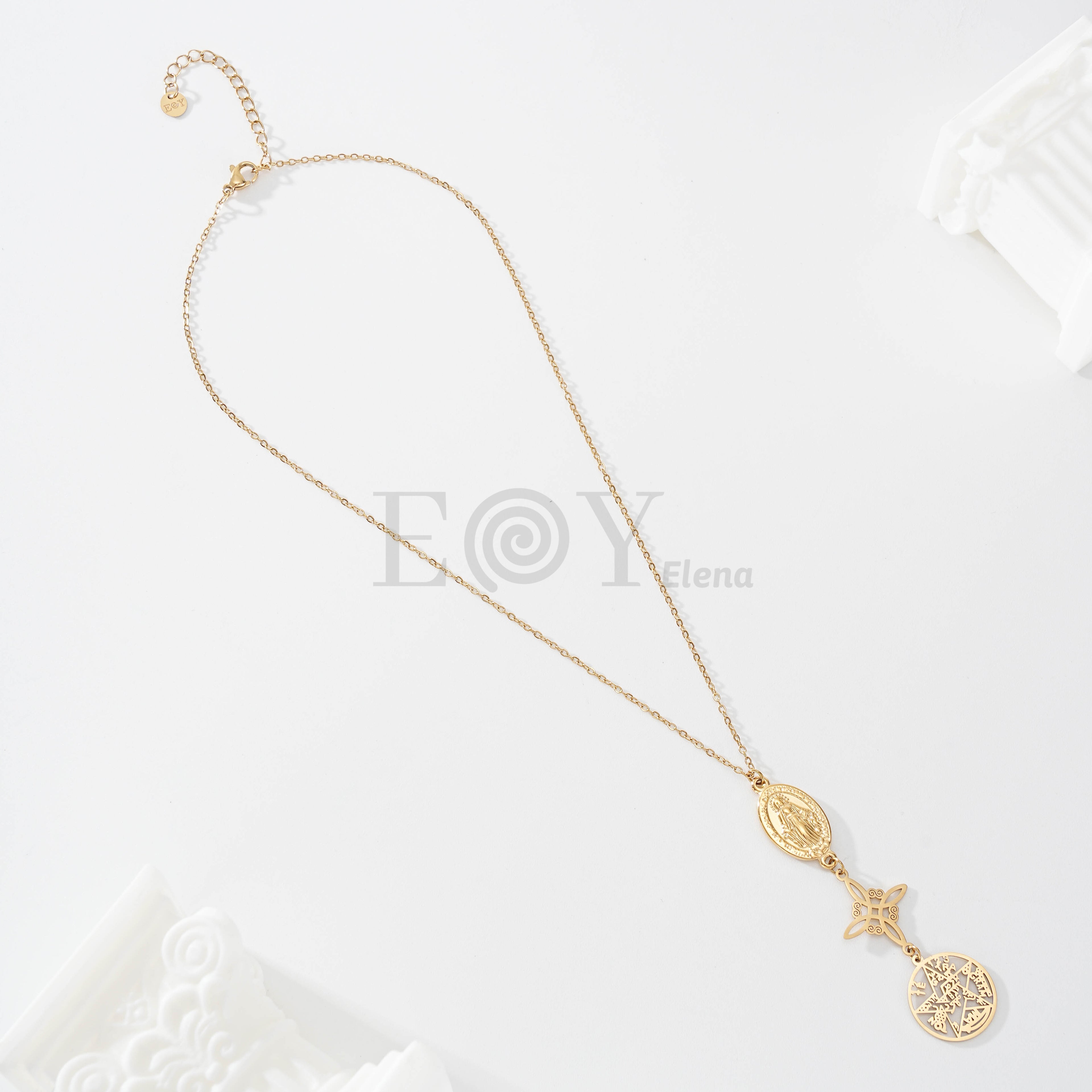 Collar medalla vírgen, nudo de bruja y estrella de símbolos