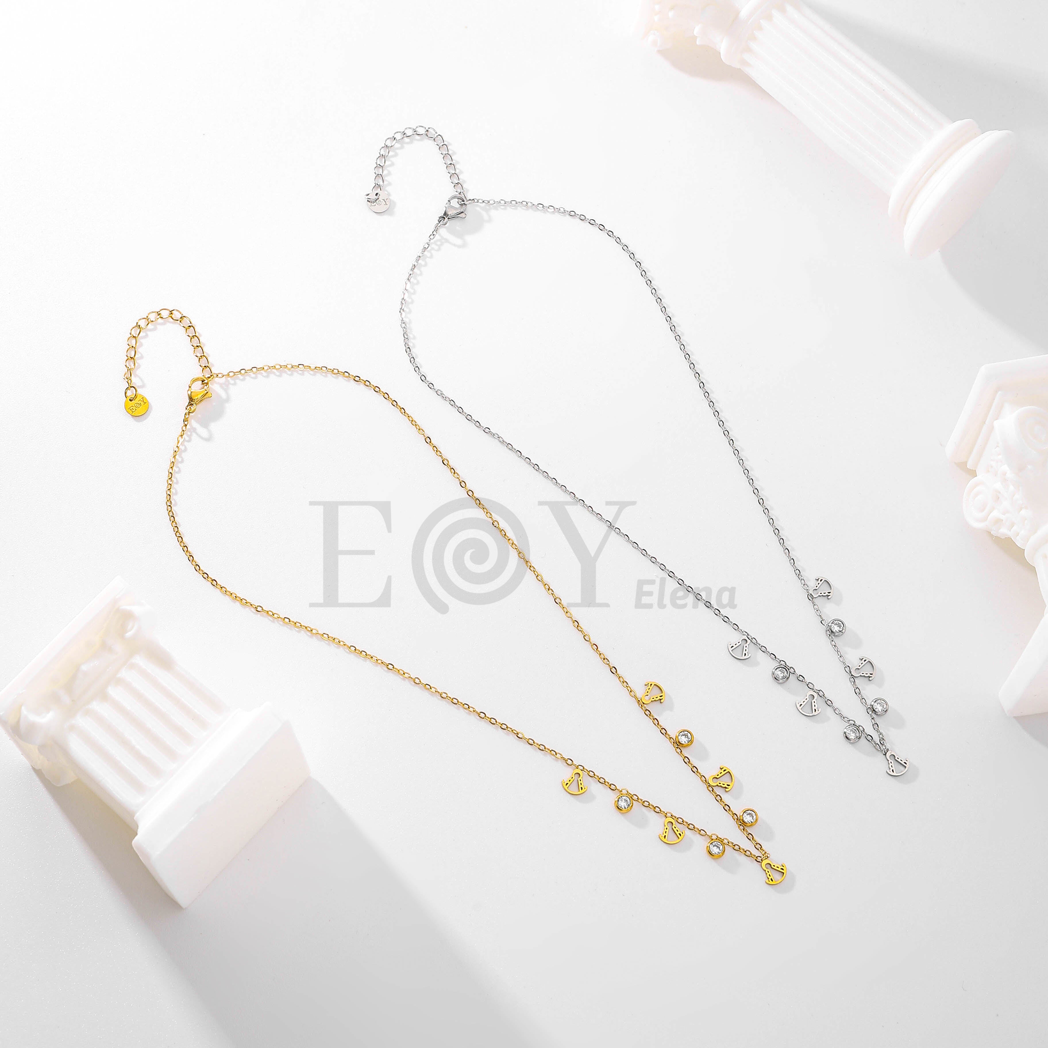 Collar con charms de vírgenes y circonitas
