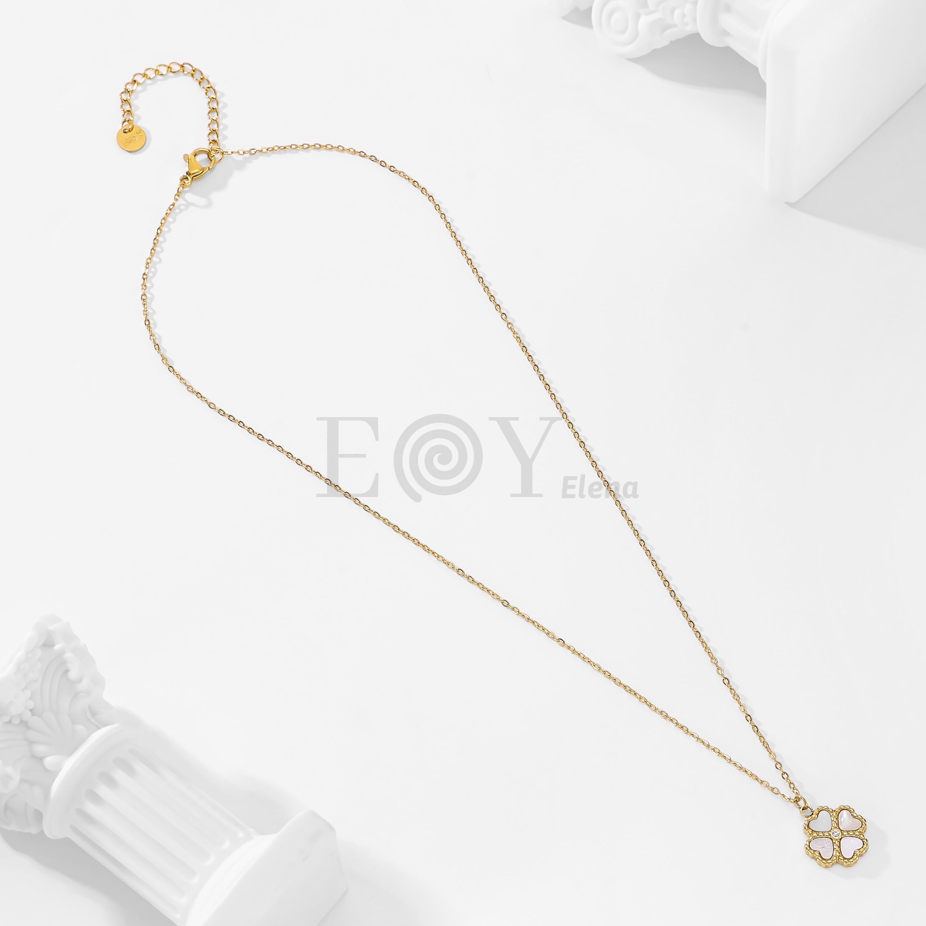 Collar trébol nacar