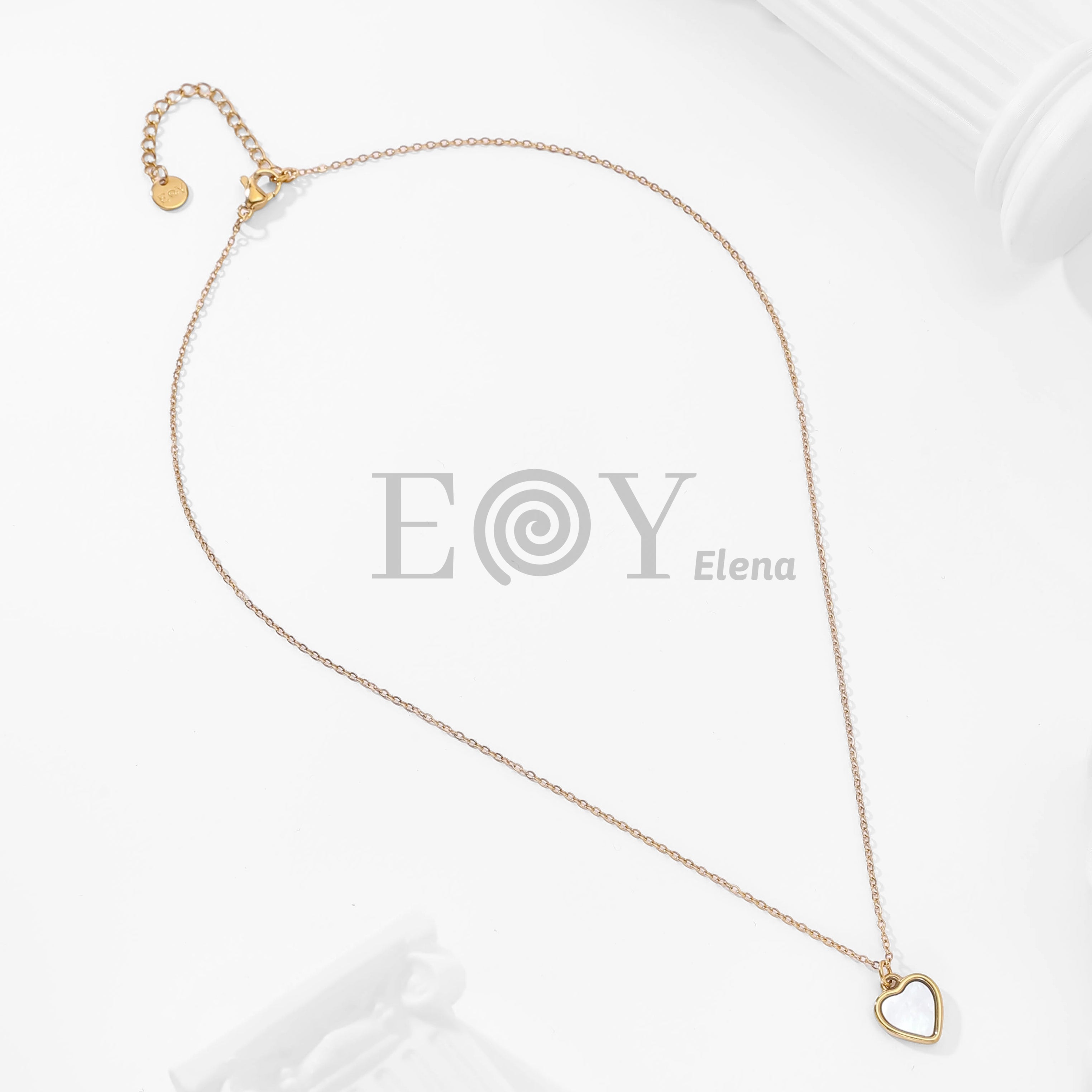 Collar con colgante de corazón de nácar