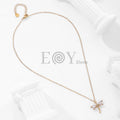 Collar con colgante de libélula y circonitas