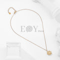 Collar con colgante de flor