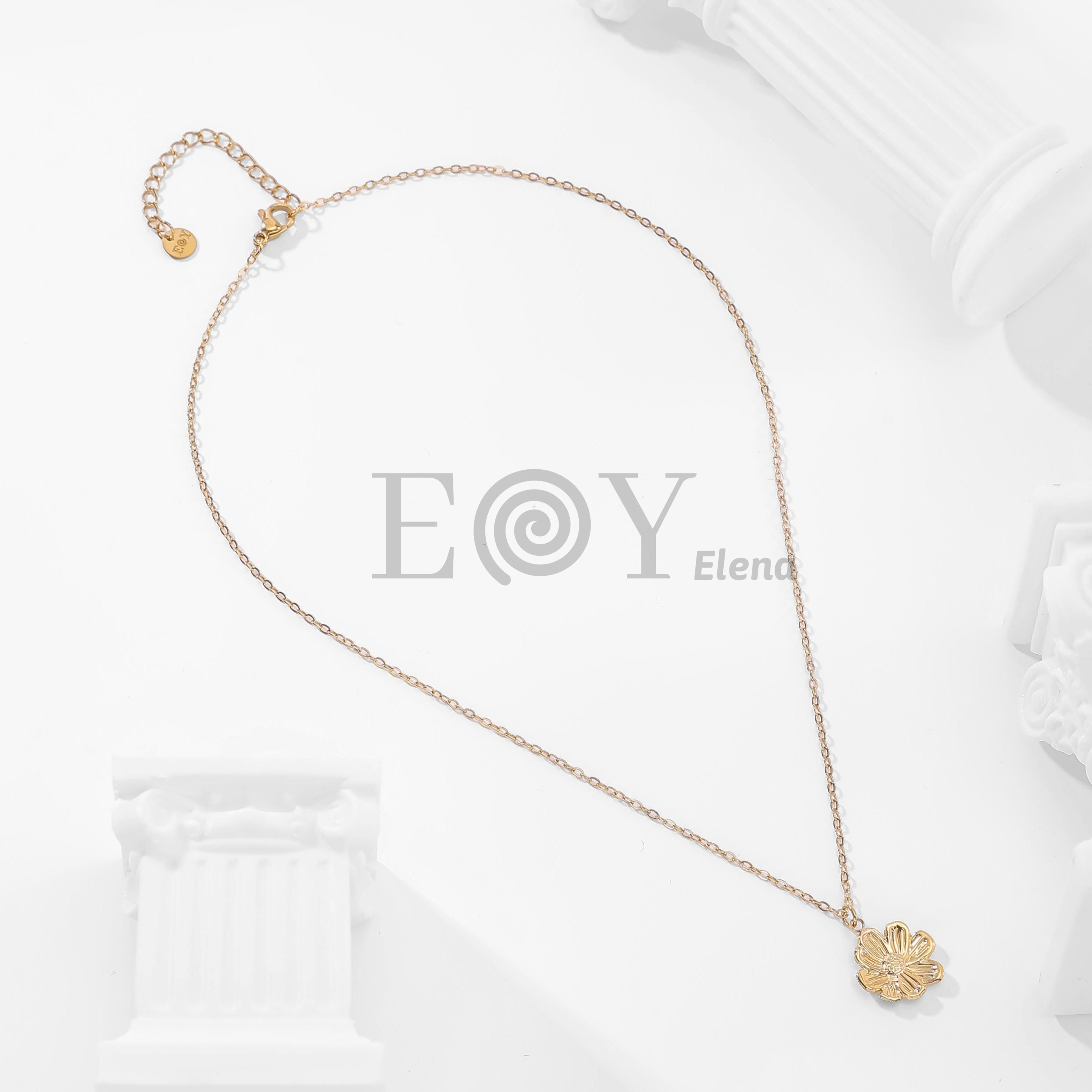 Collar con colgante de flor