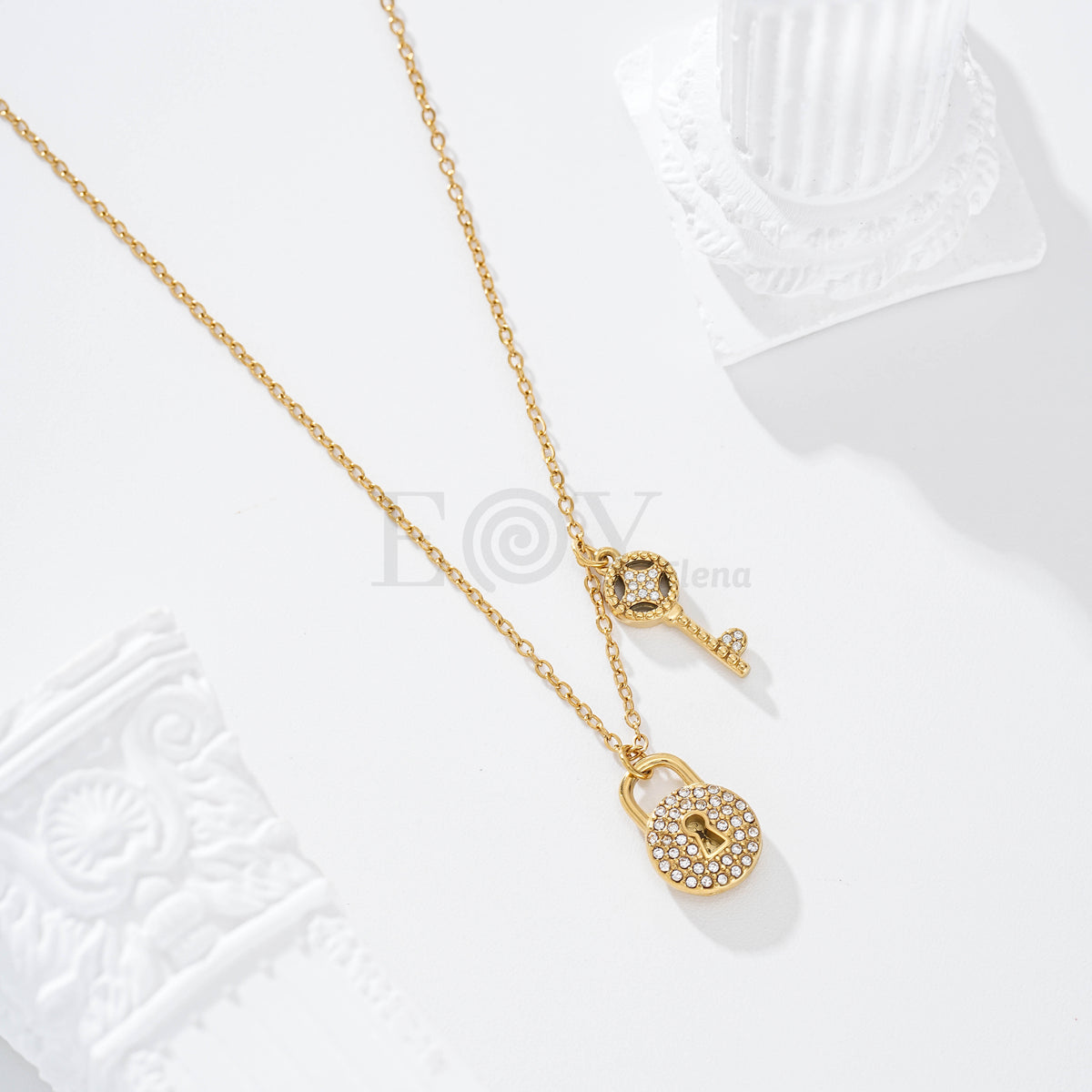 Collar candado y llave circonitas acero