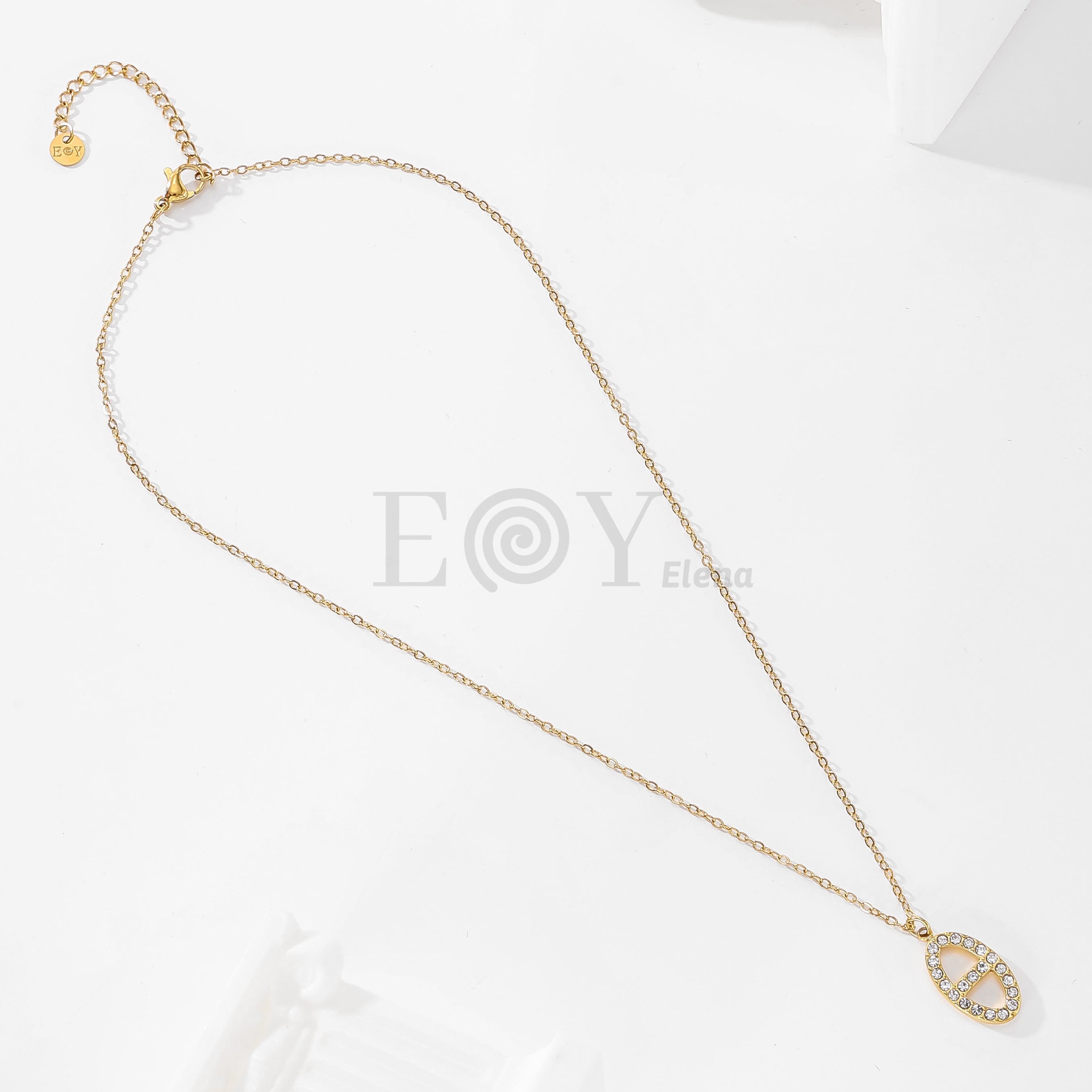 Collar óvalo con circonitas