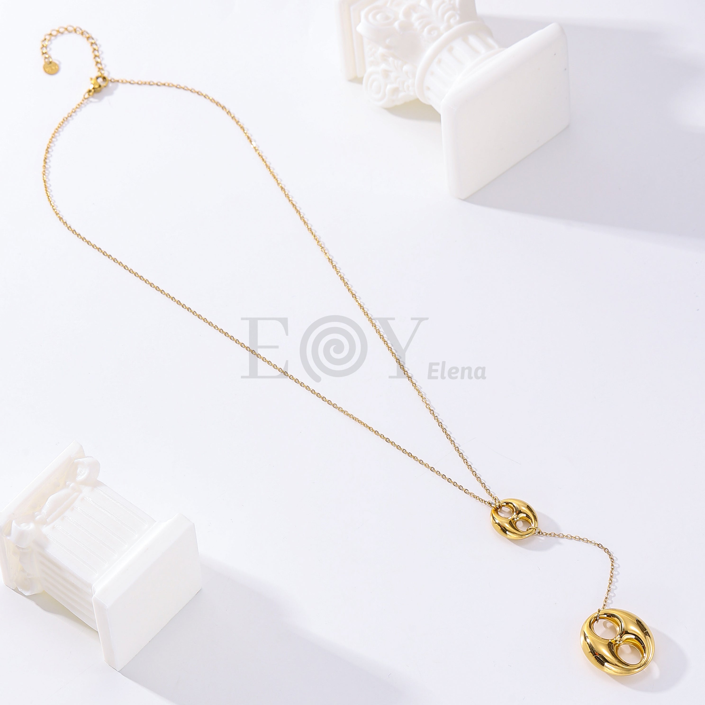 Collar colgante figura