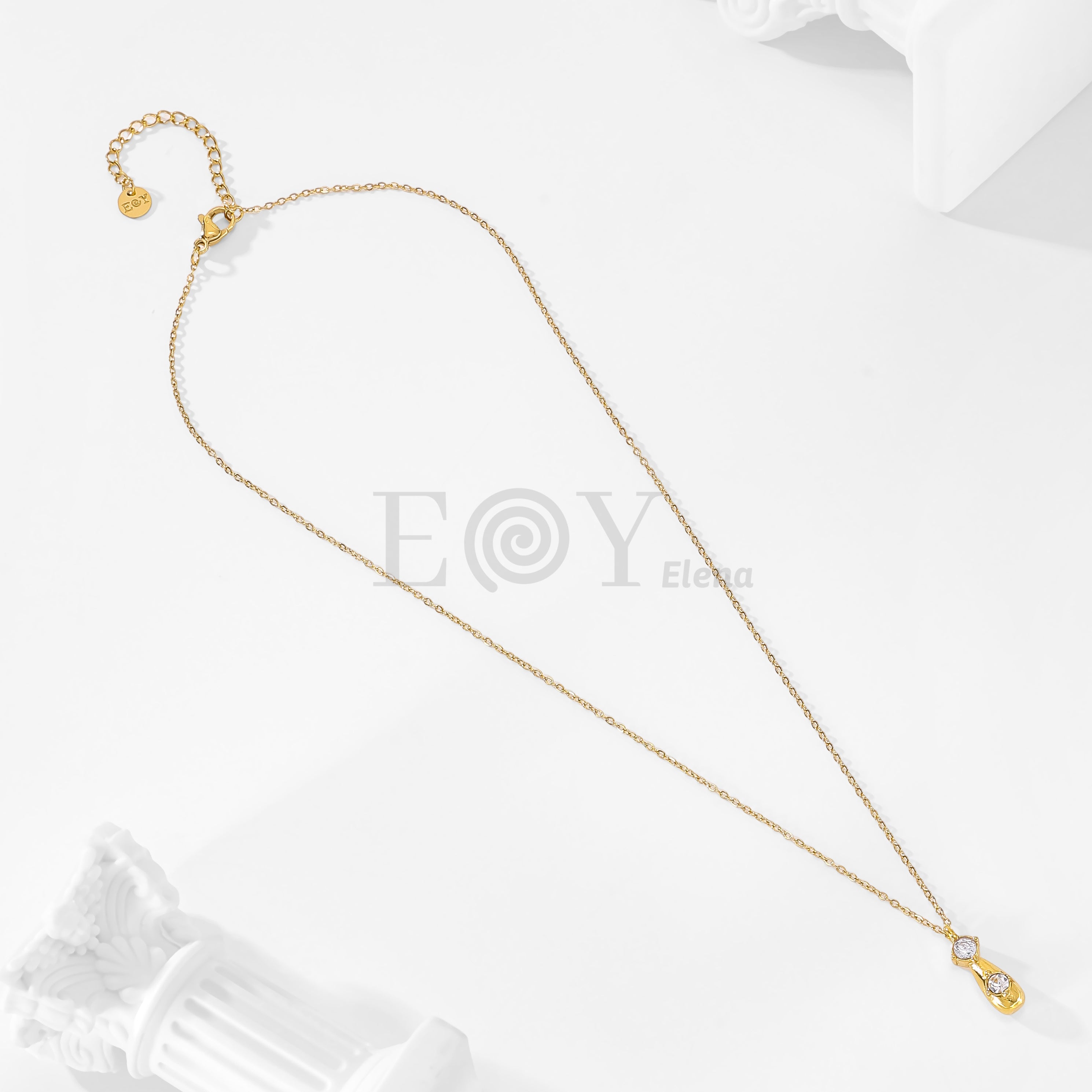 Collar figura con circonitas