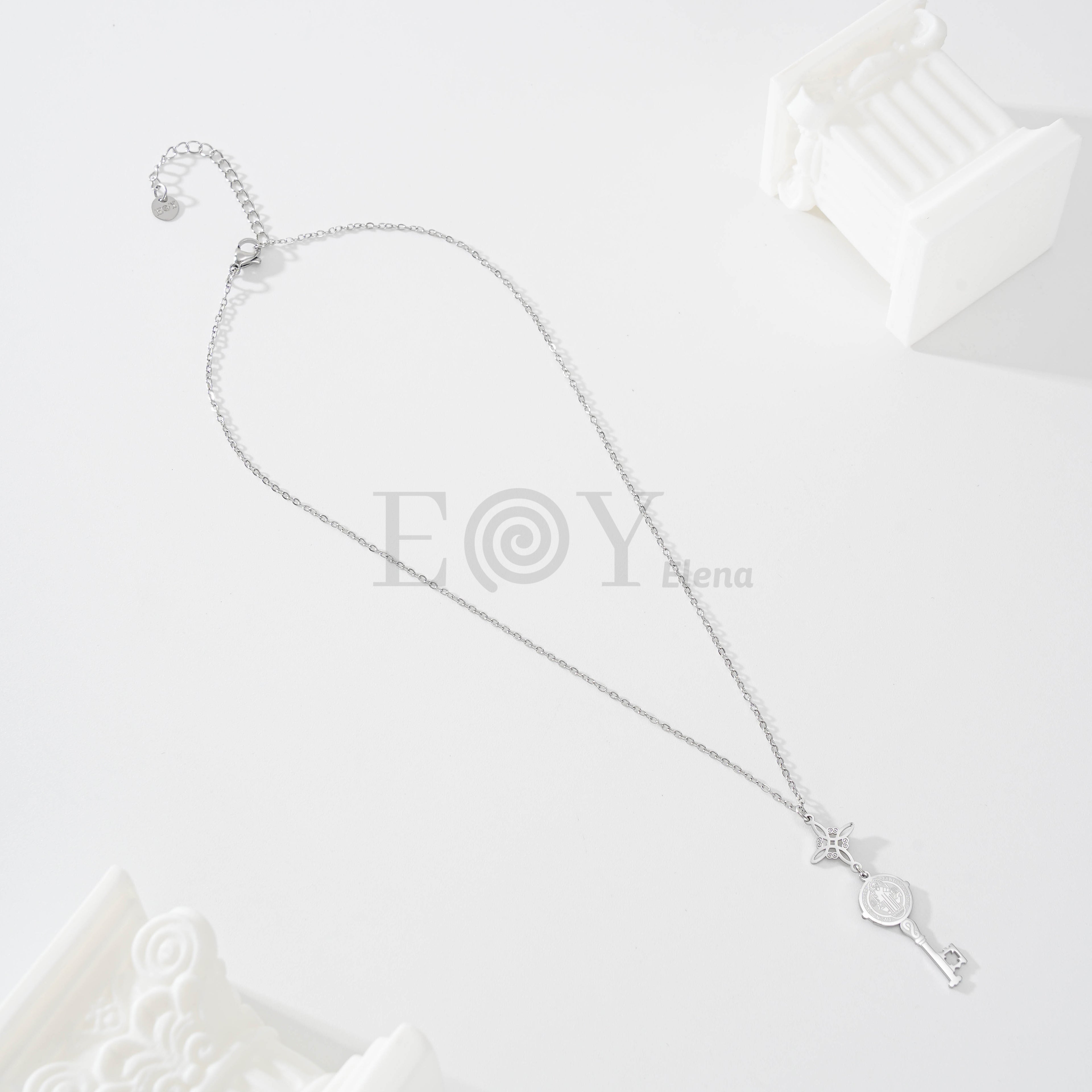 Collar nudo de bruja y llave de San Benito