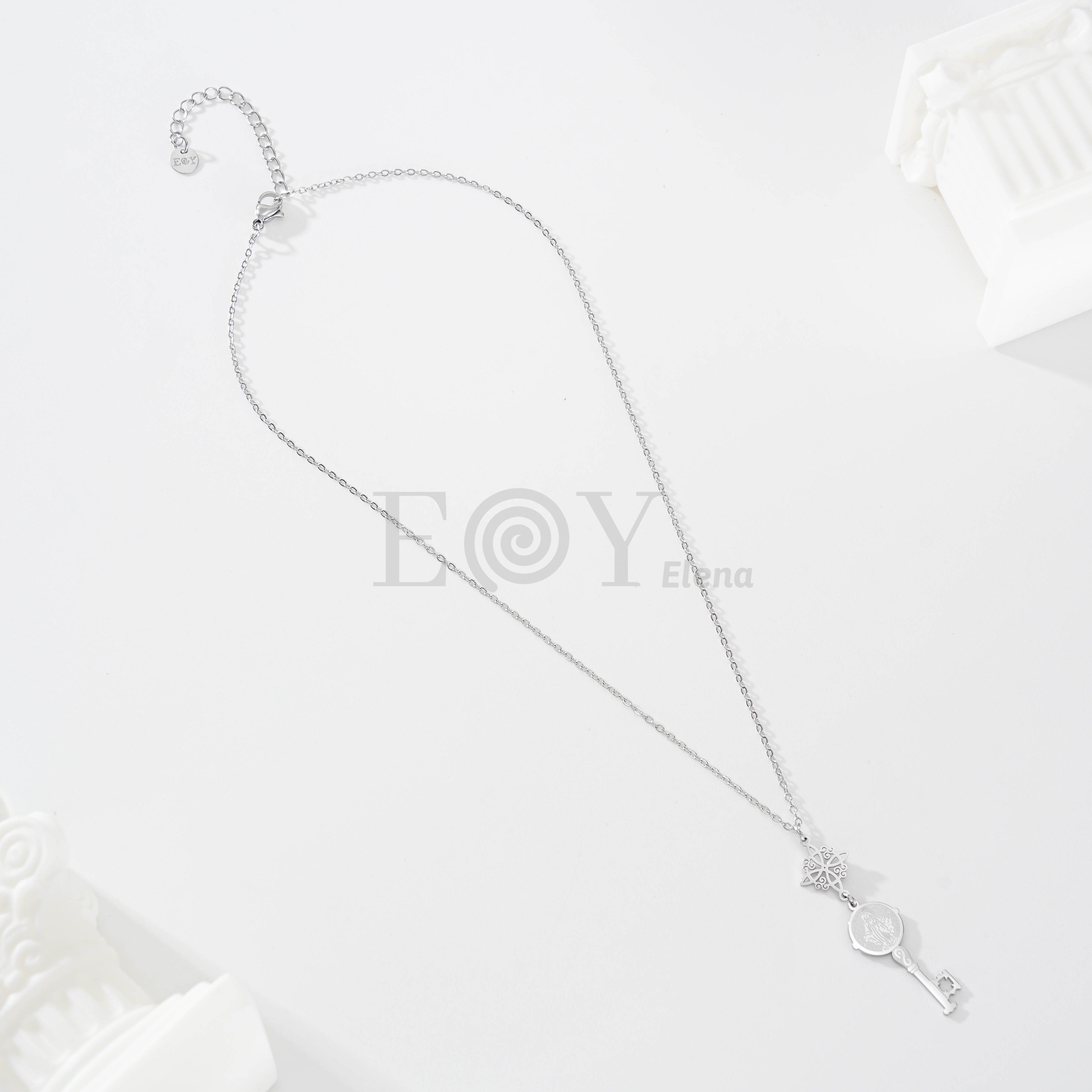 Collar nudo de bruja con llave Vírgen de la Milagrosa