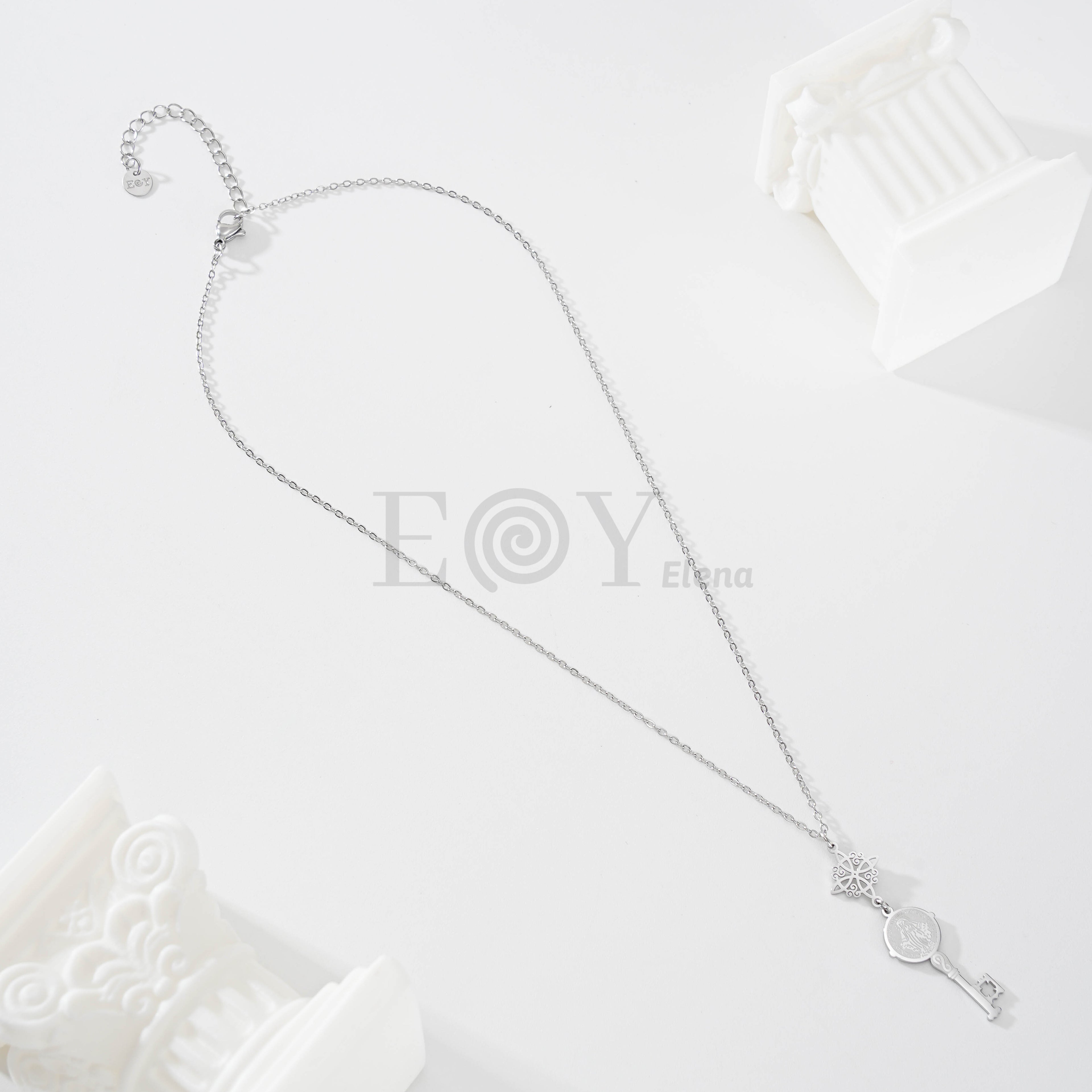 Collar nudo de bruja con llave Vírgen de la Milagrosa