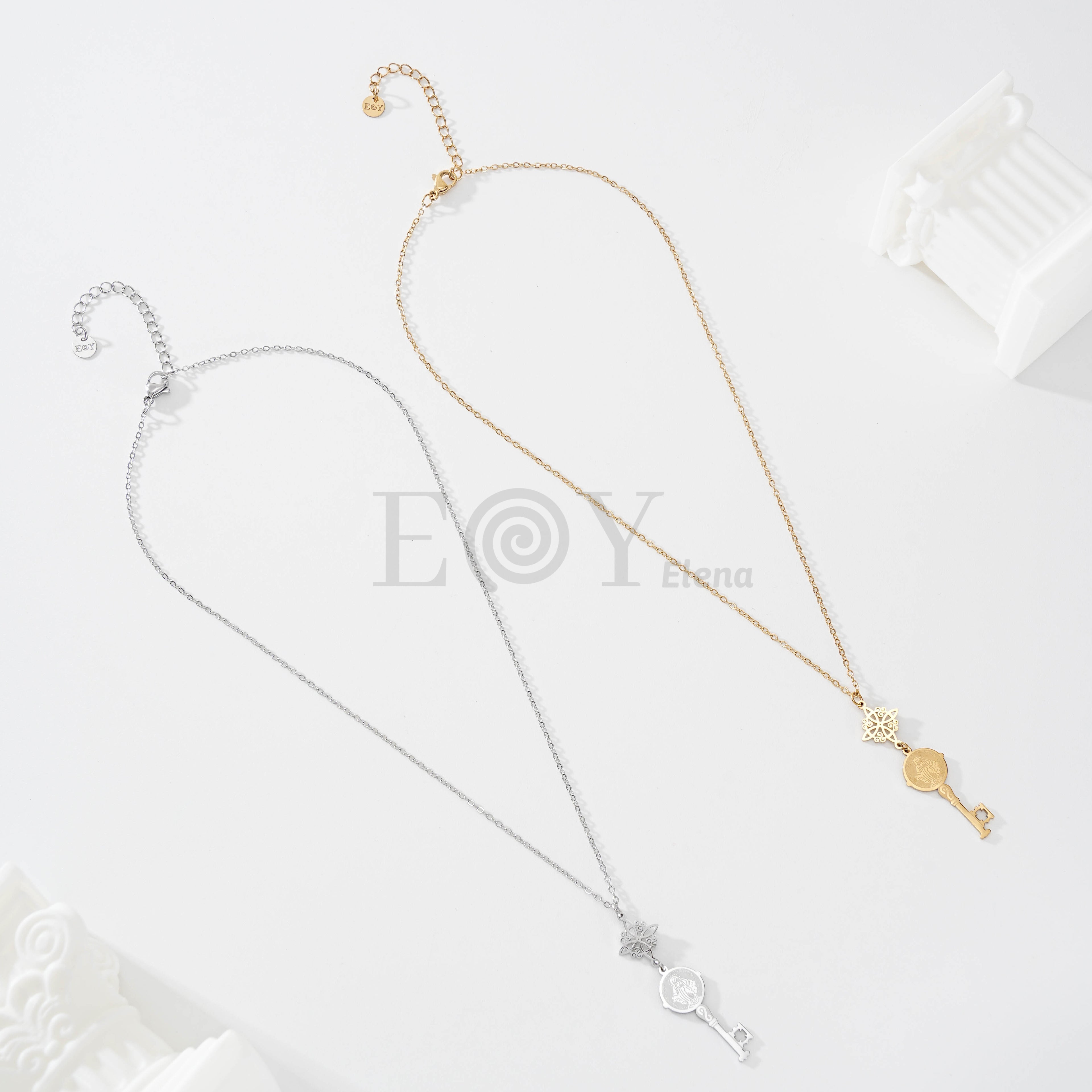 Collar nudo de bruja con llave Vírgen de la Milagrosa