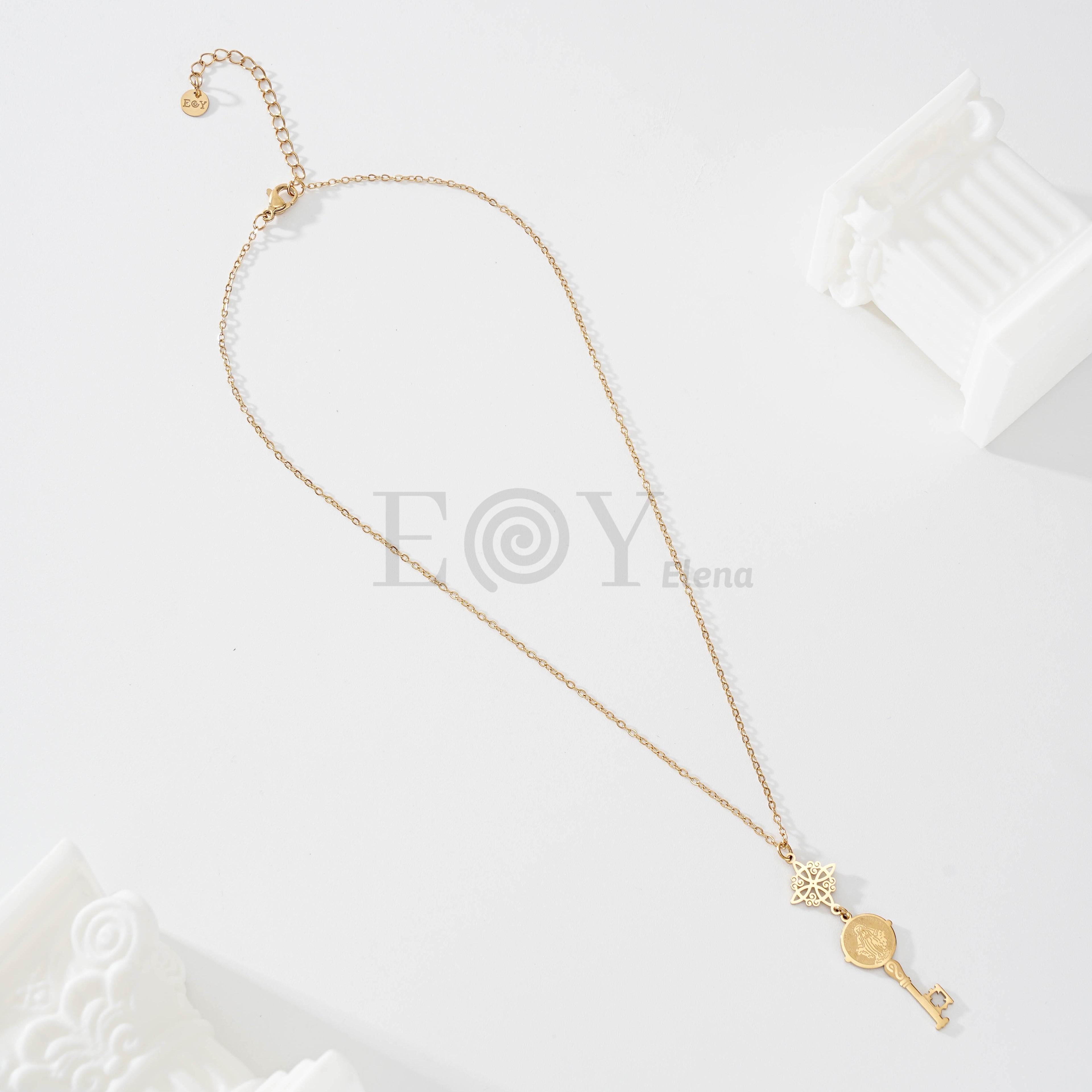 Collar nudo de bruja con llave Vírgen de la Milagrosa