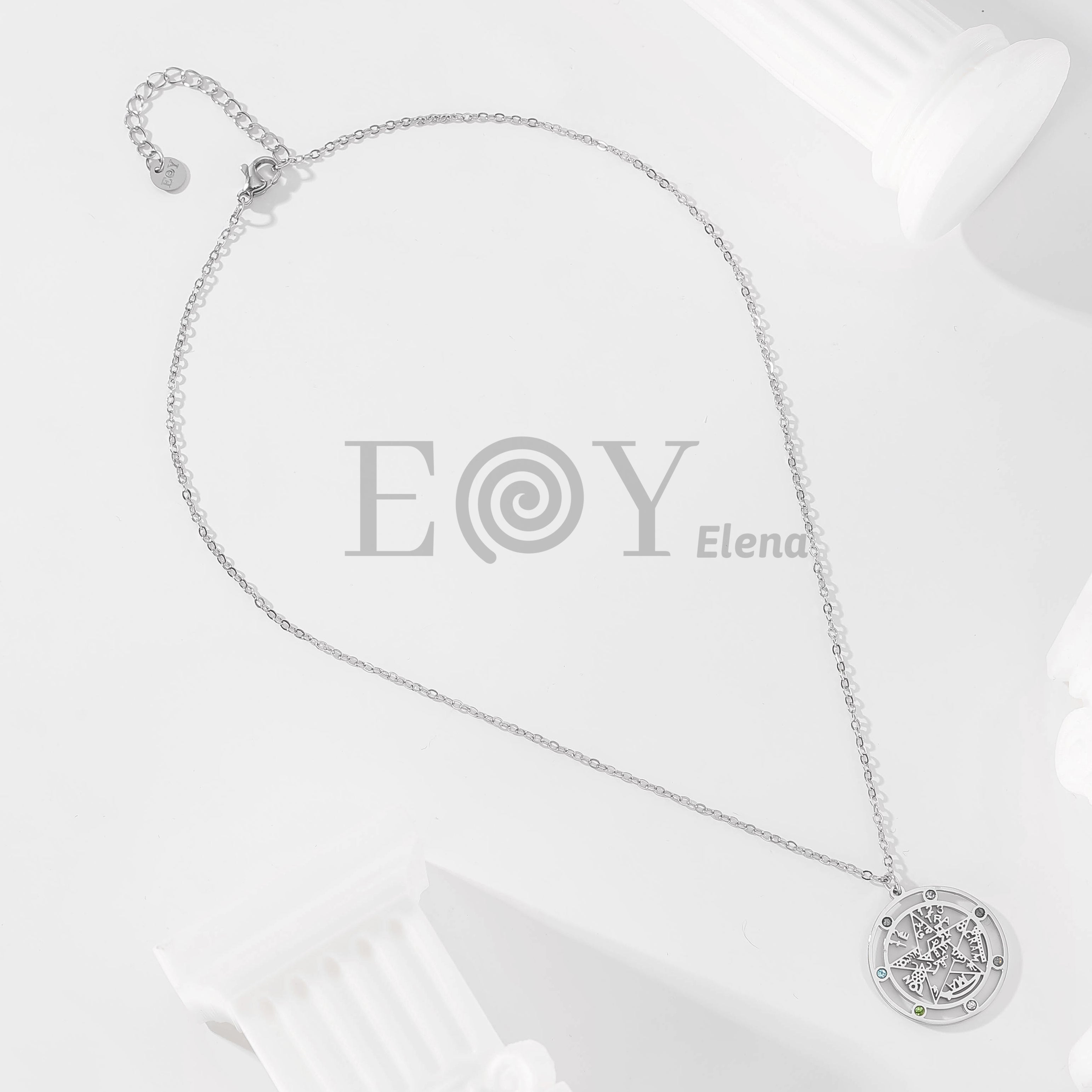 Collar de estrella con símbolos y circonitas multicolor