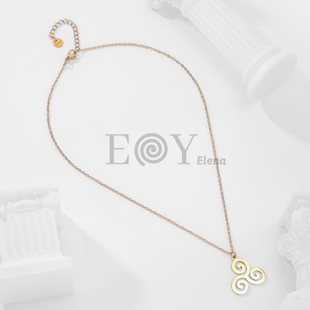 Collar con colgante de trisquel