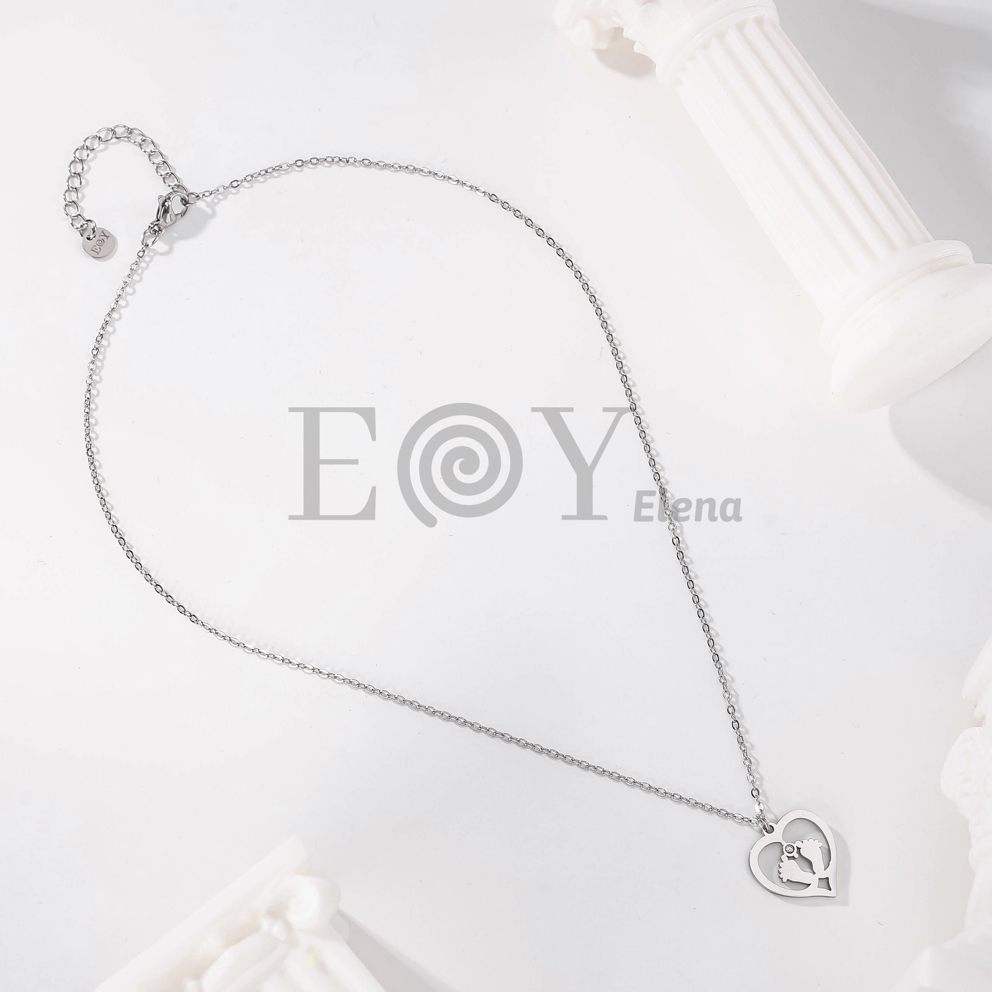 Collar silueta pies y circonita