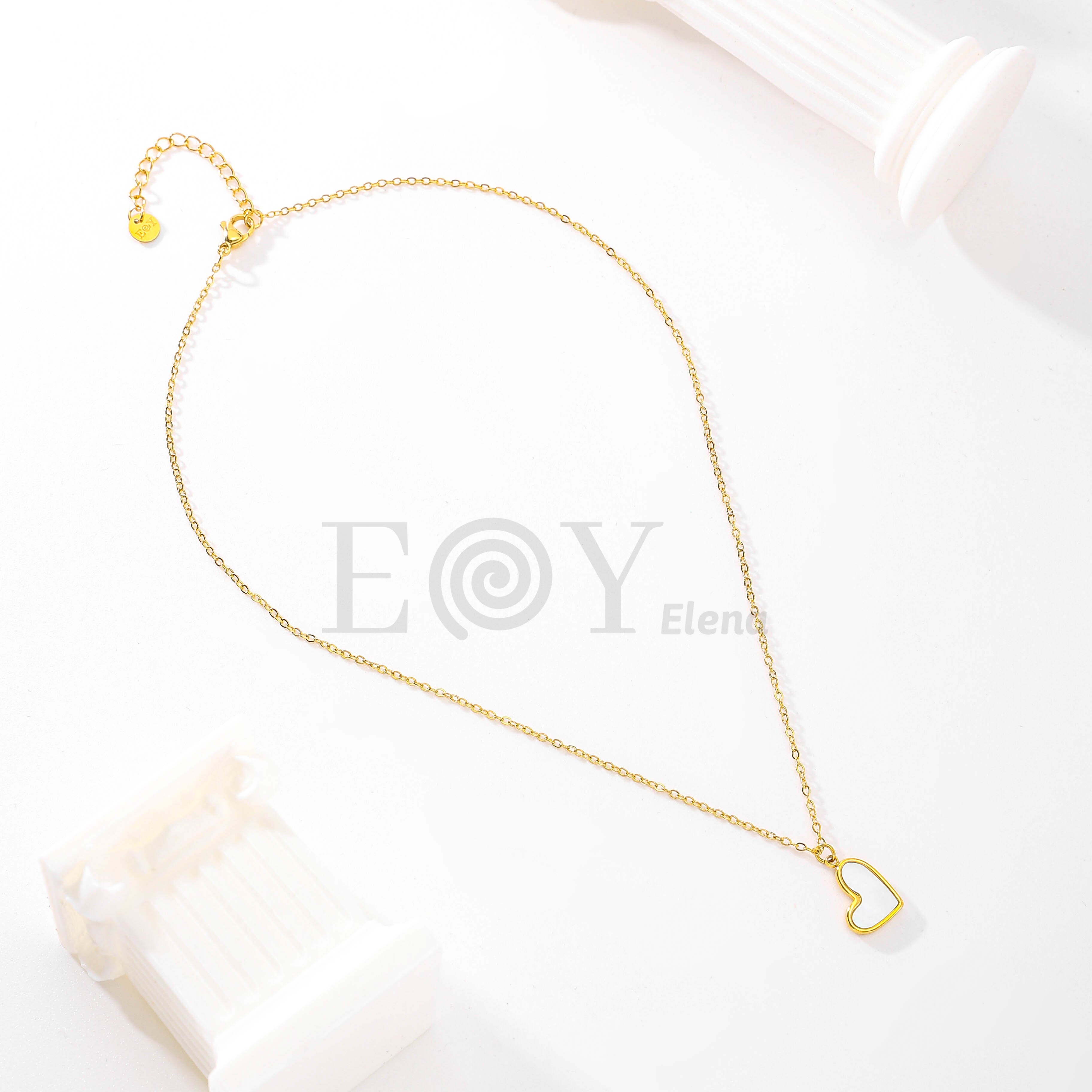Collar con corazón abierto