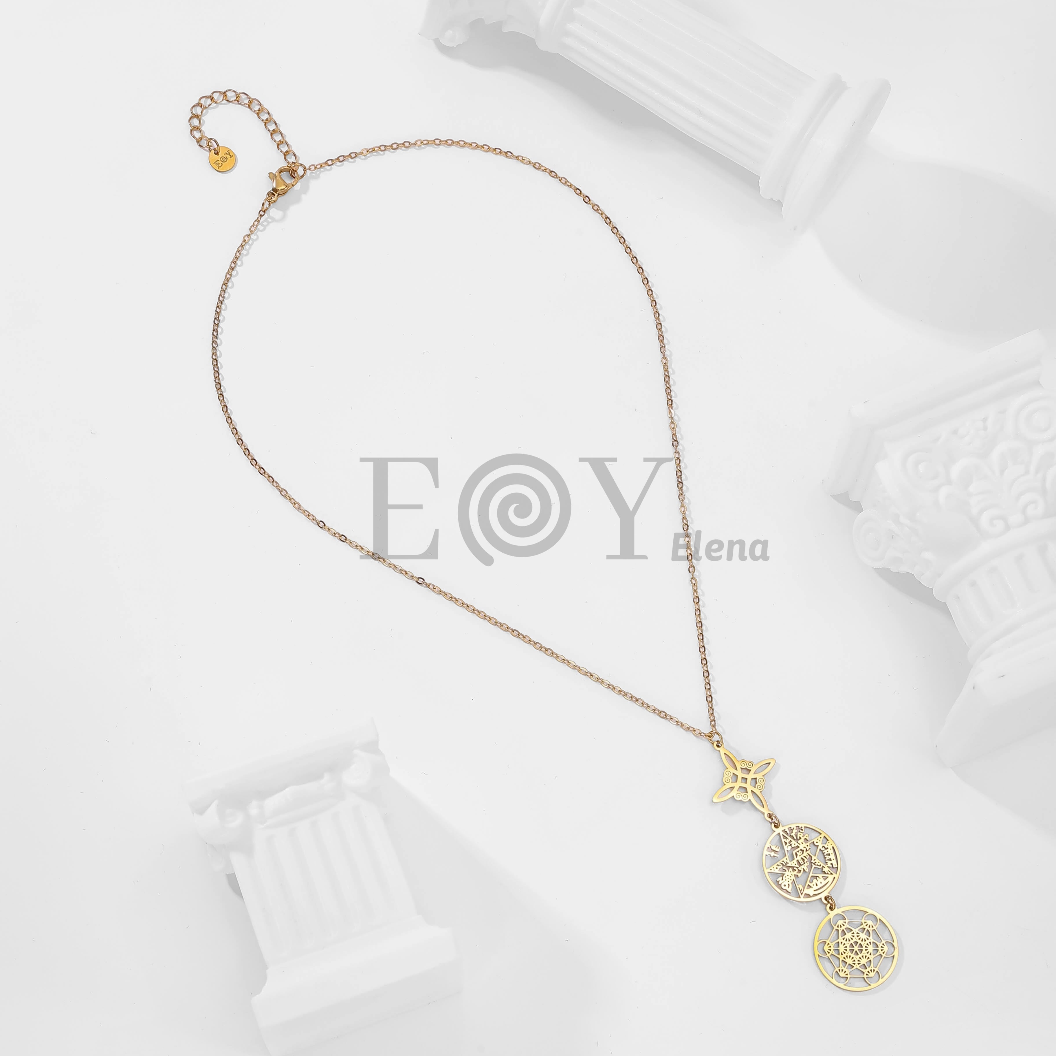 Collar con colgantes de nudo de bruja, medalla y mandala