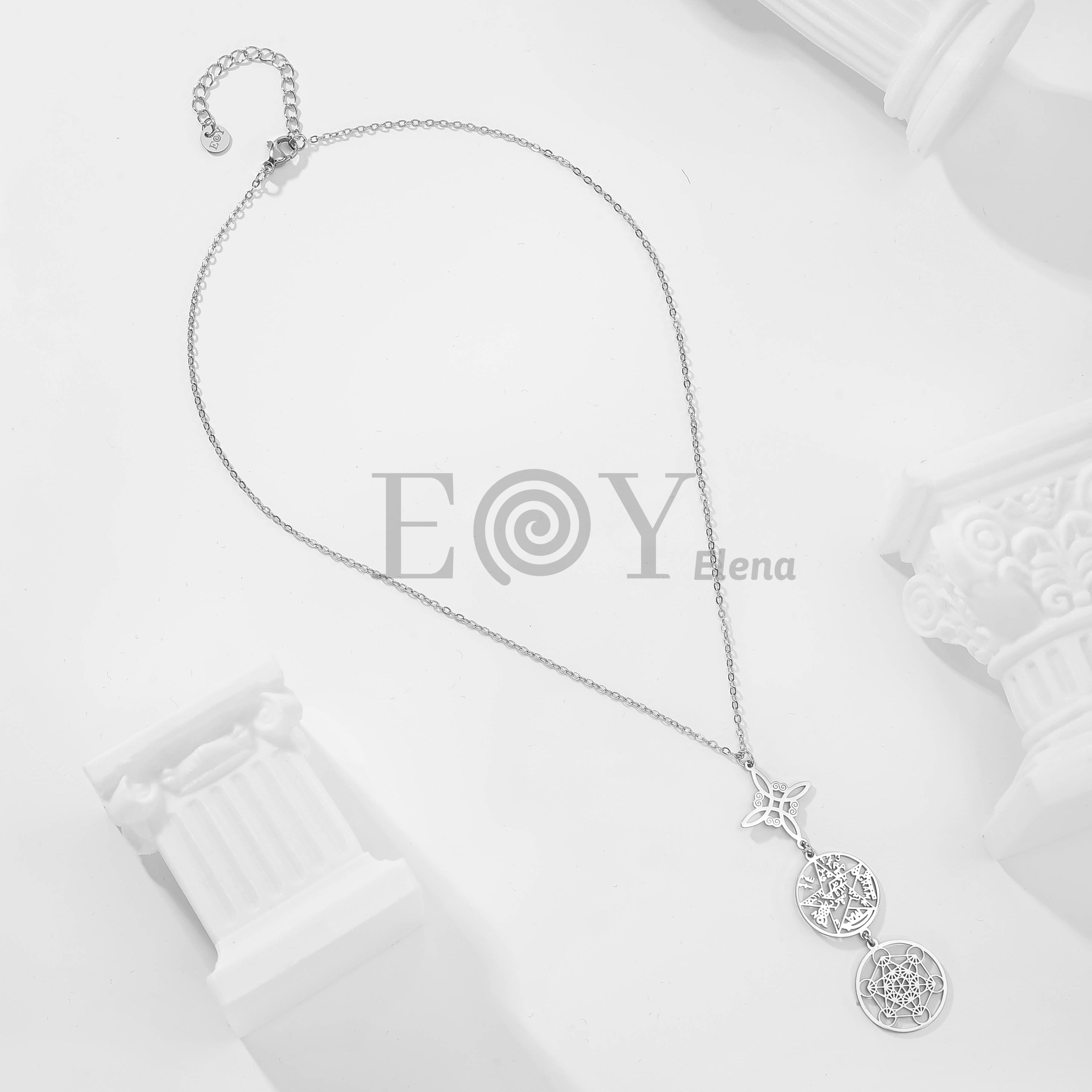 Collar con colgantes de nudo de bruja, medalla y mandala