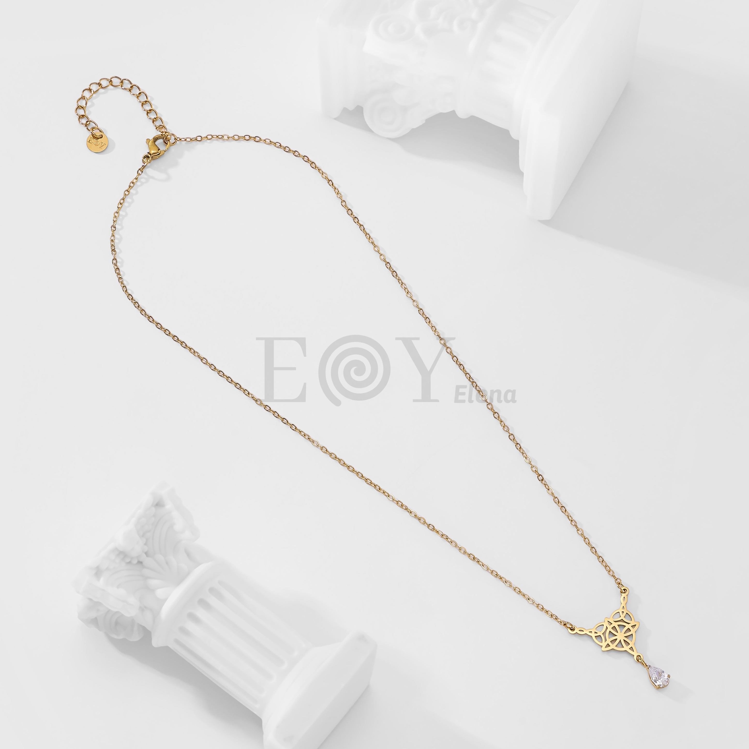 Collar nudo bruja y circonita