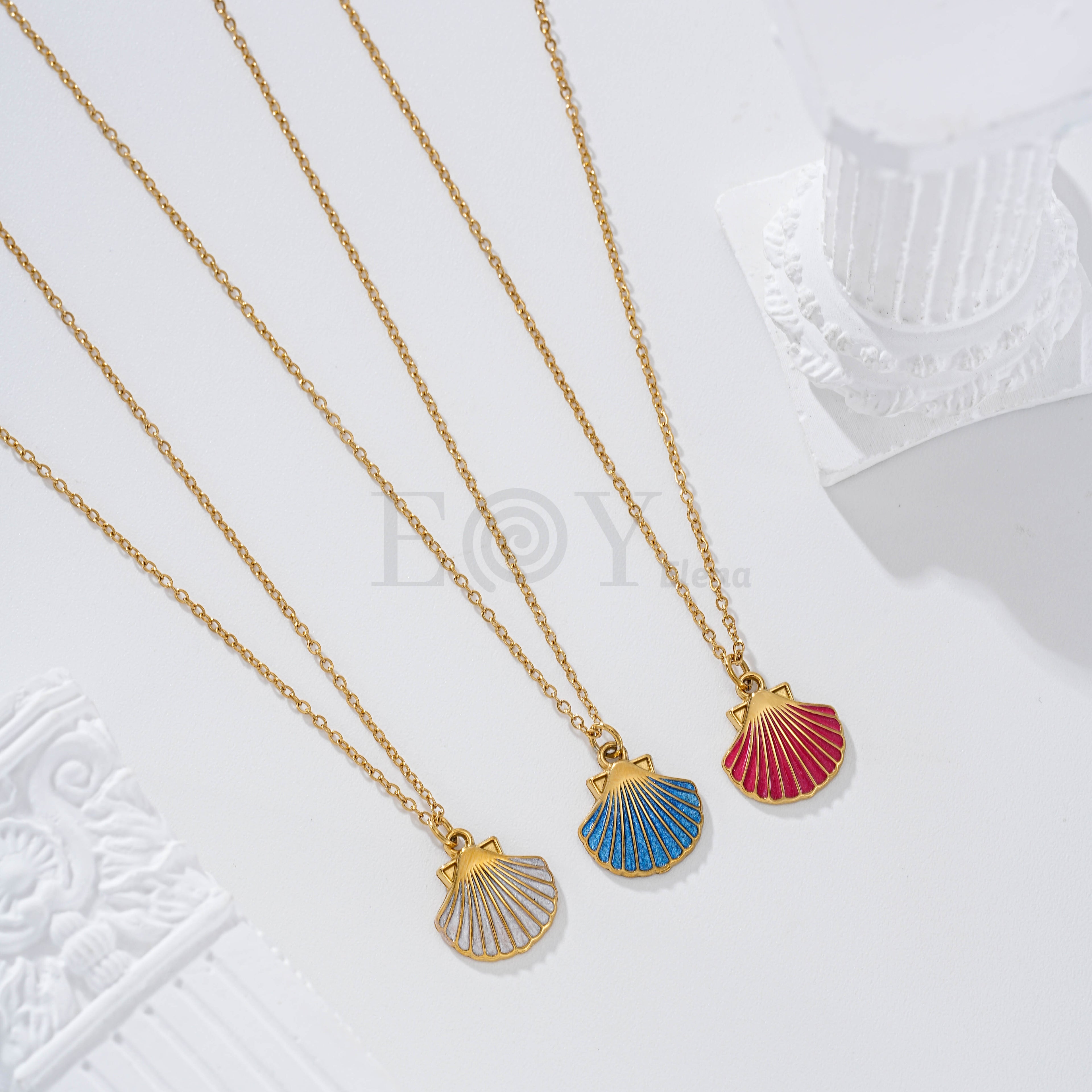 Collar concha color acero