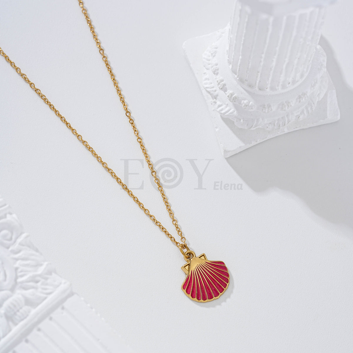 Collar concha color acero