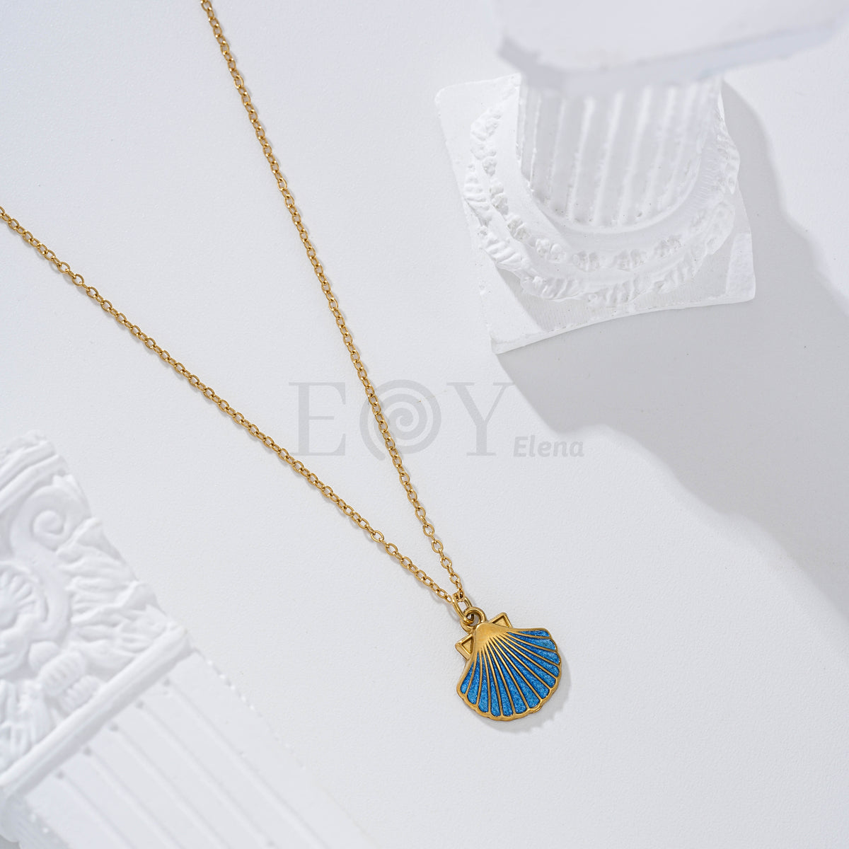 Collar concha color acero