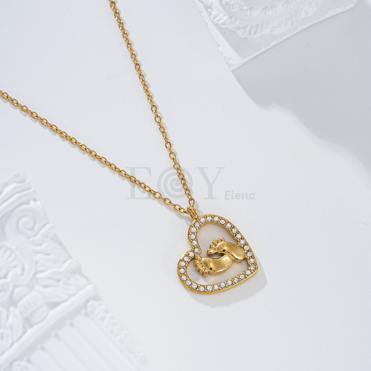 Collar corazón circonitas y pies acero