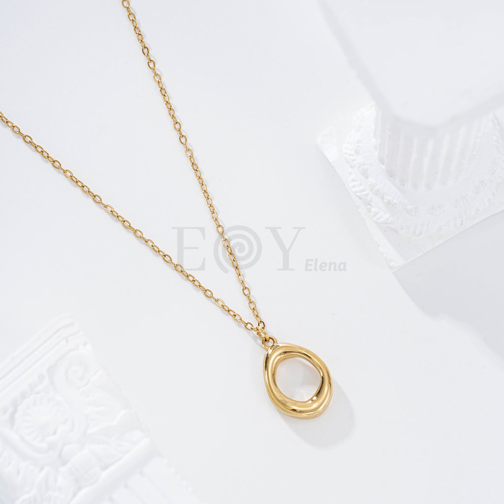 Collar con óvalo hueco central acero
