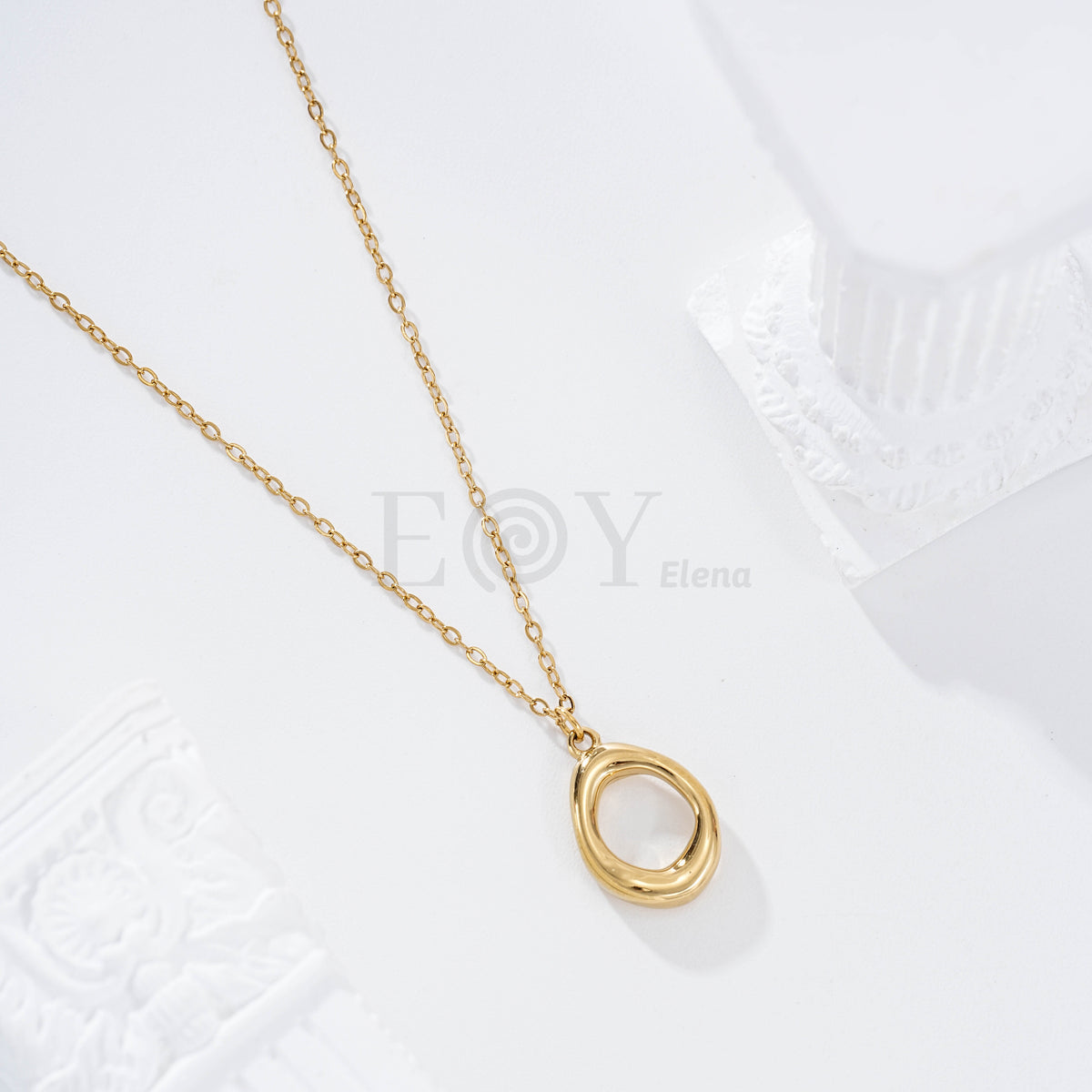Collar con óvalo hueco central acero