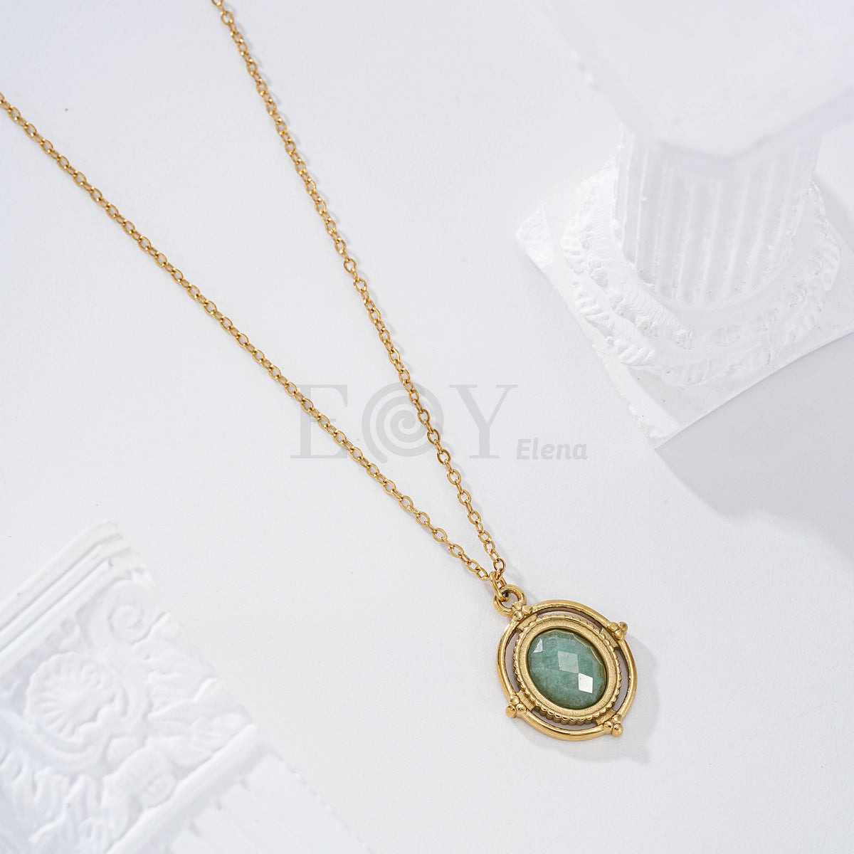 Collar con piedra color