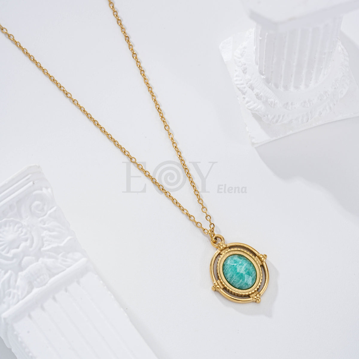 Collar con piedra color