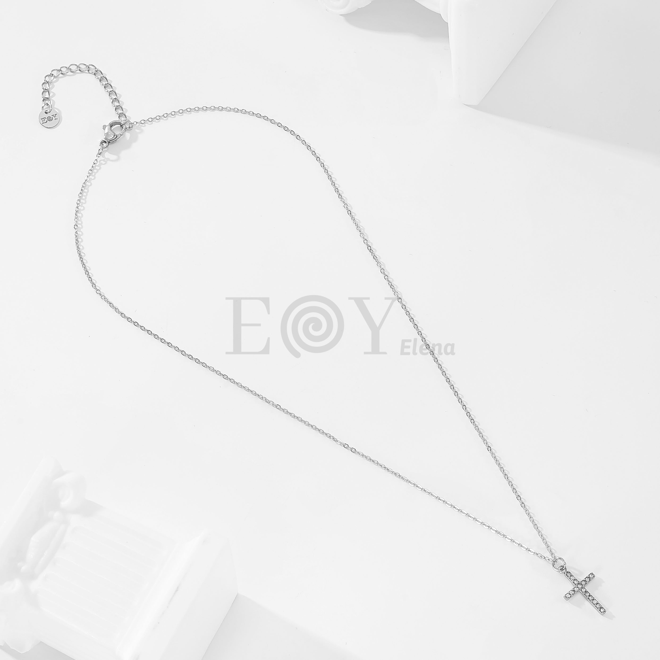 Collar cruz con circonitas