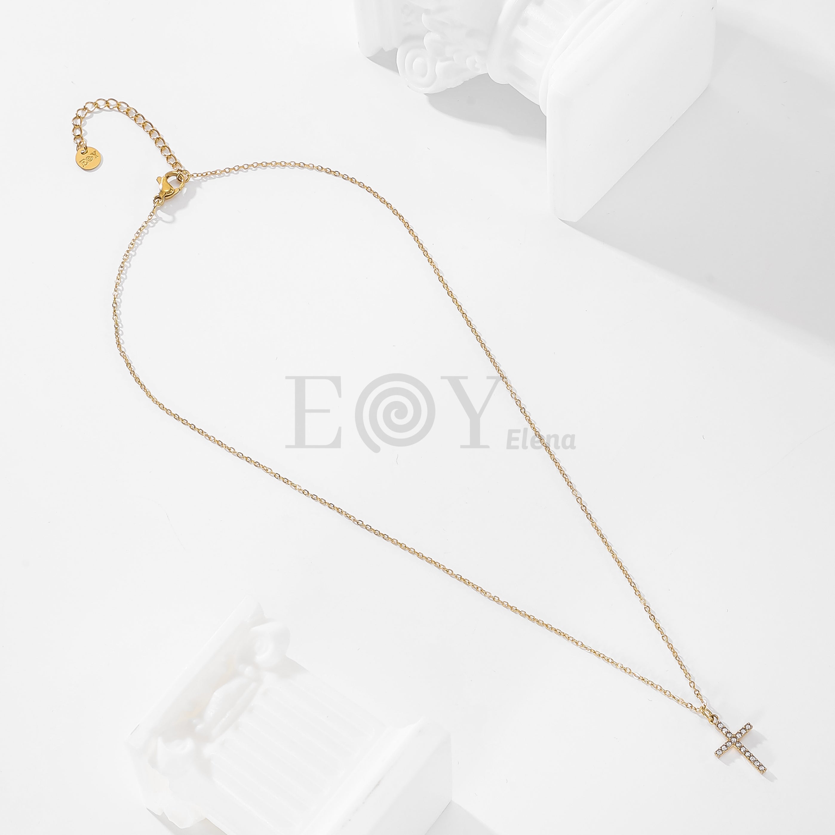 Collar cruz con circonitas