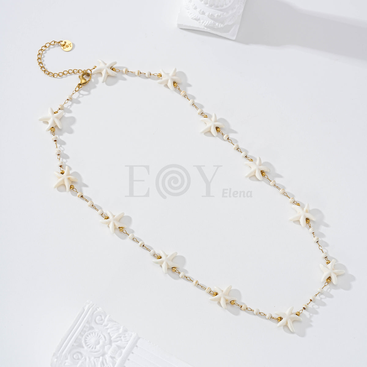 Collar con estrellas blancas acero