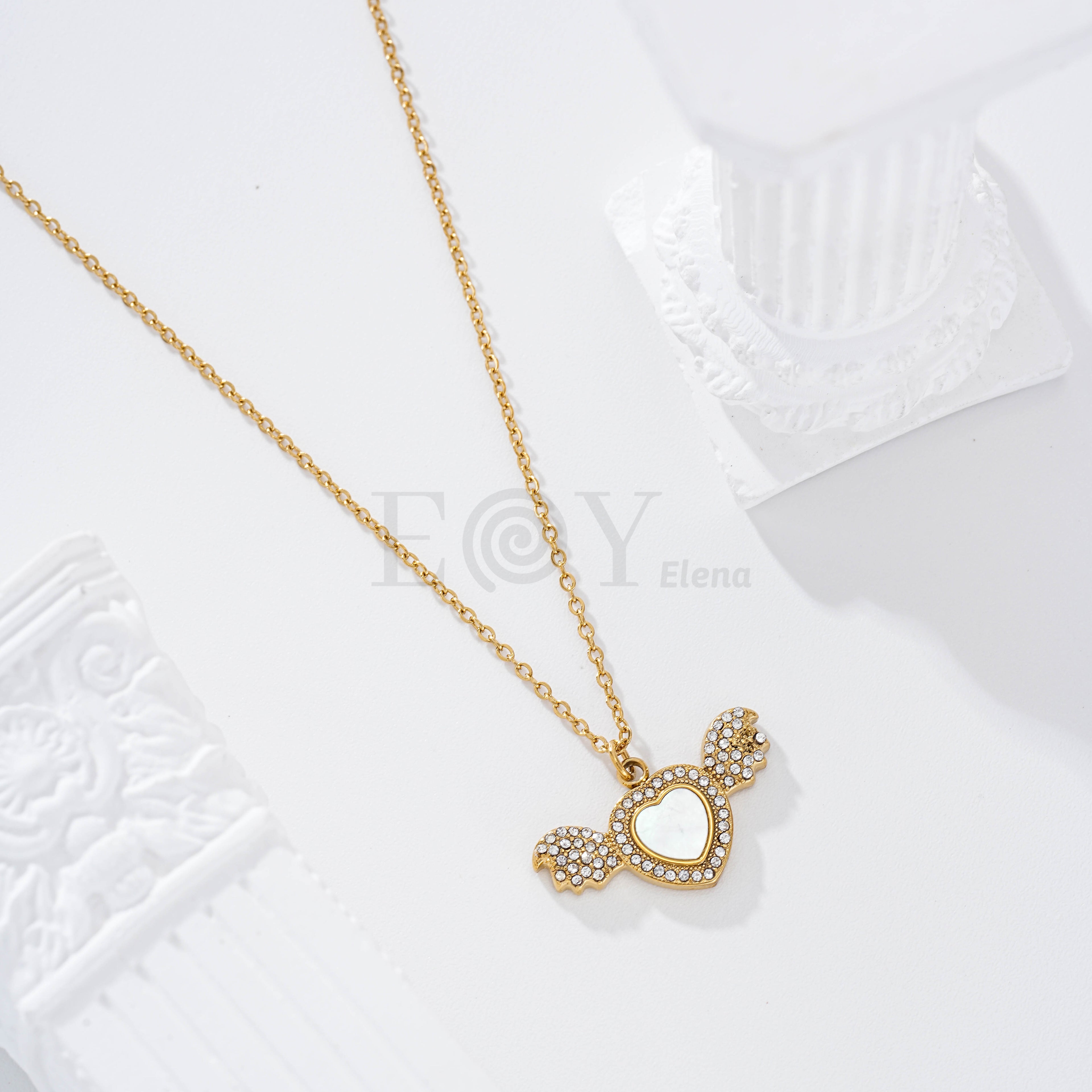 Collar corazón con alas circonitas acero