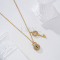 Collar candado y llave circonitas acero
