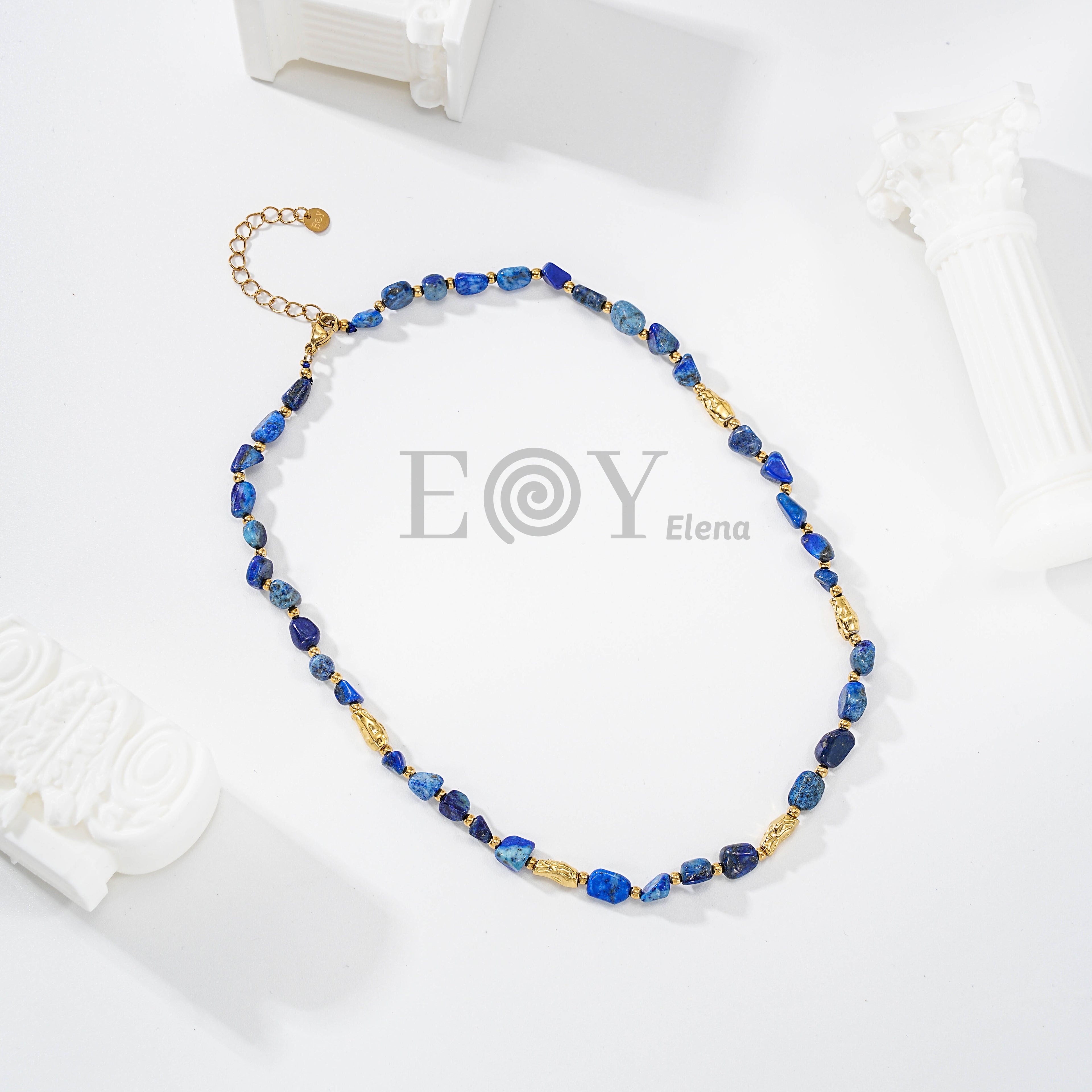 Collar piedras con detalles dorados