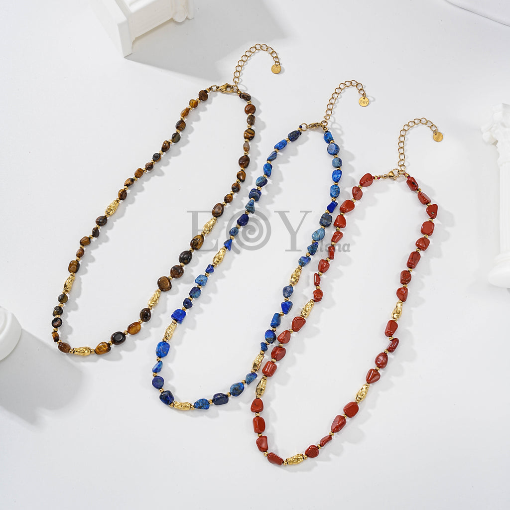 Collar piedras con detalles dorados
