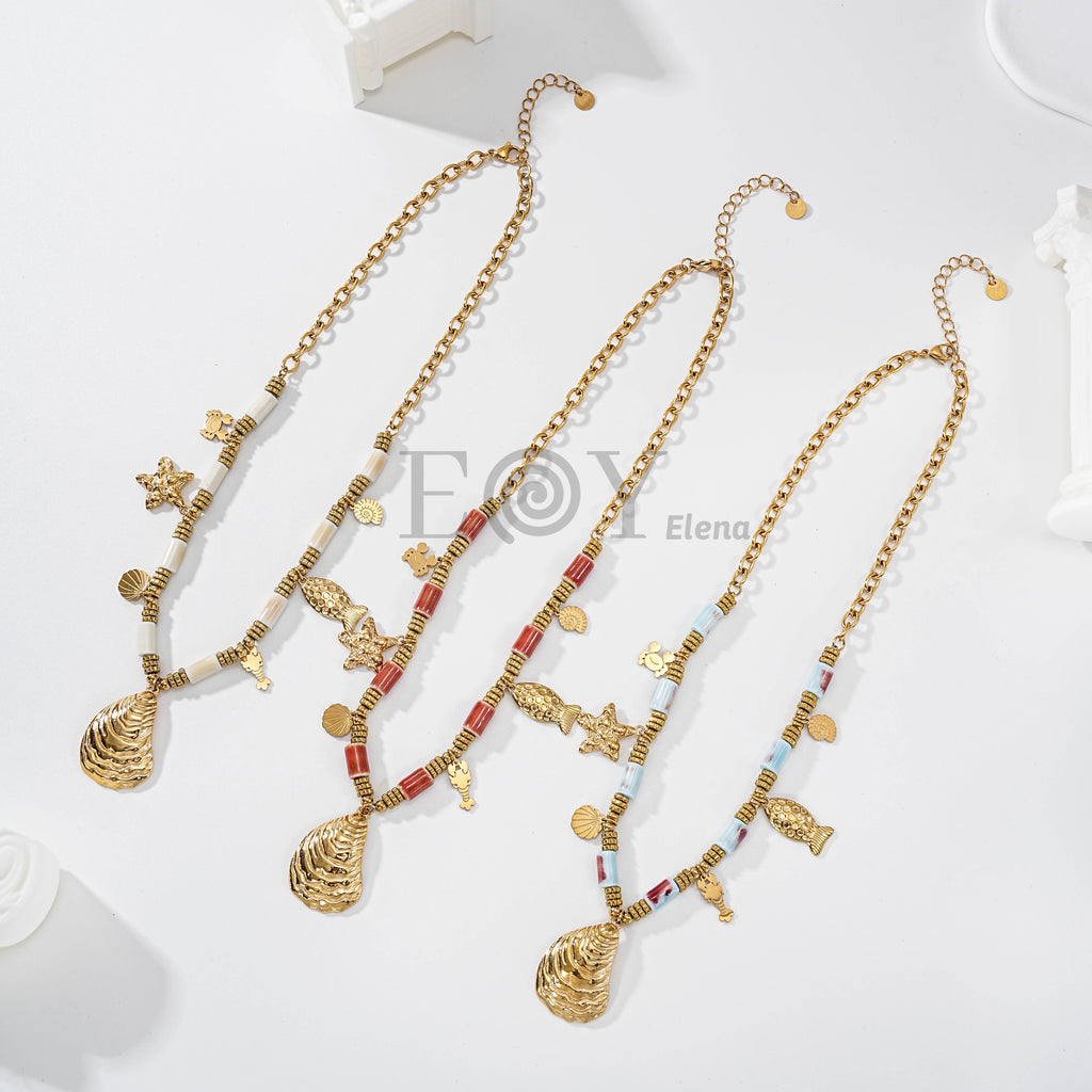 Collar con charms marinos y detalles de color