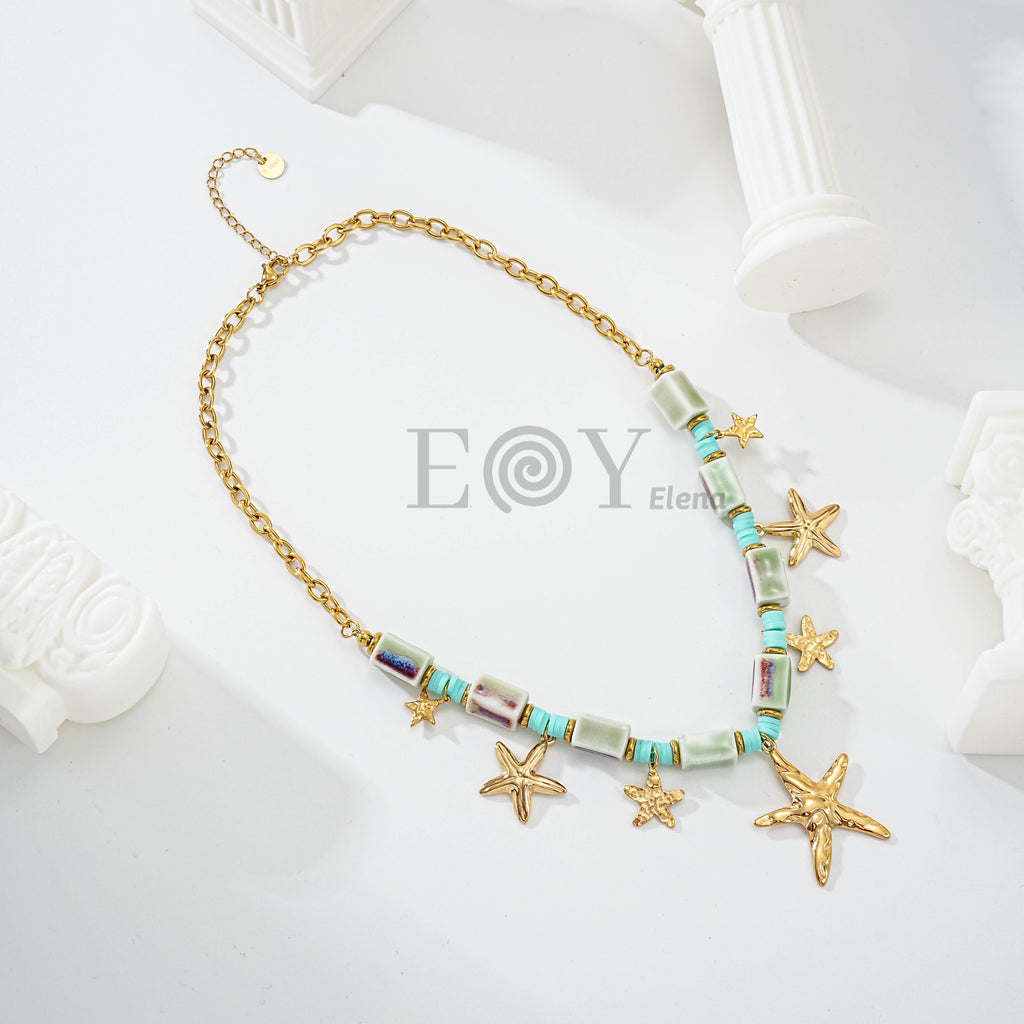 Collar estrellas de mar y detalles coloridos